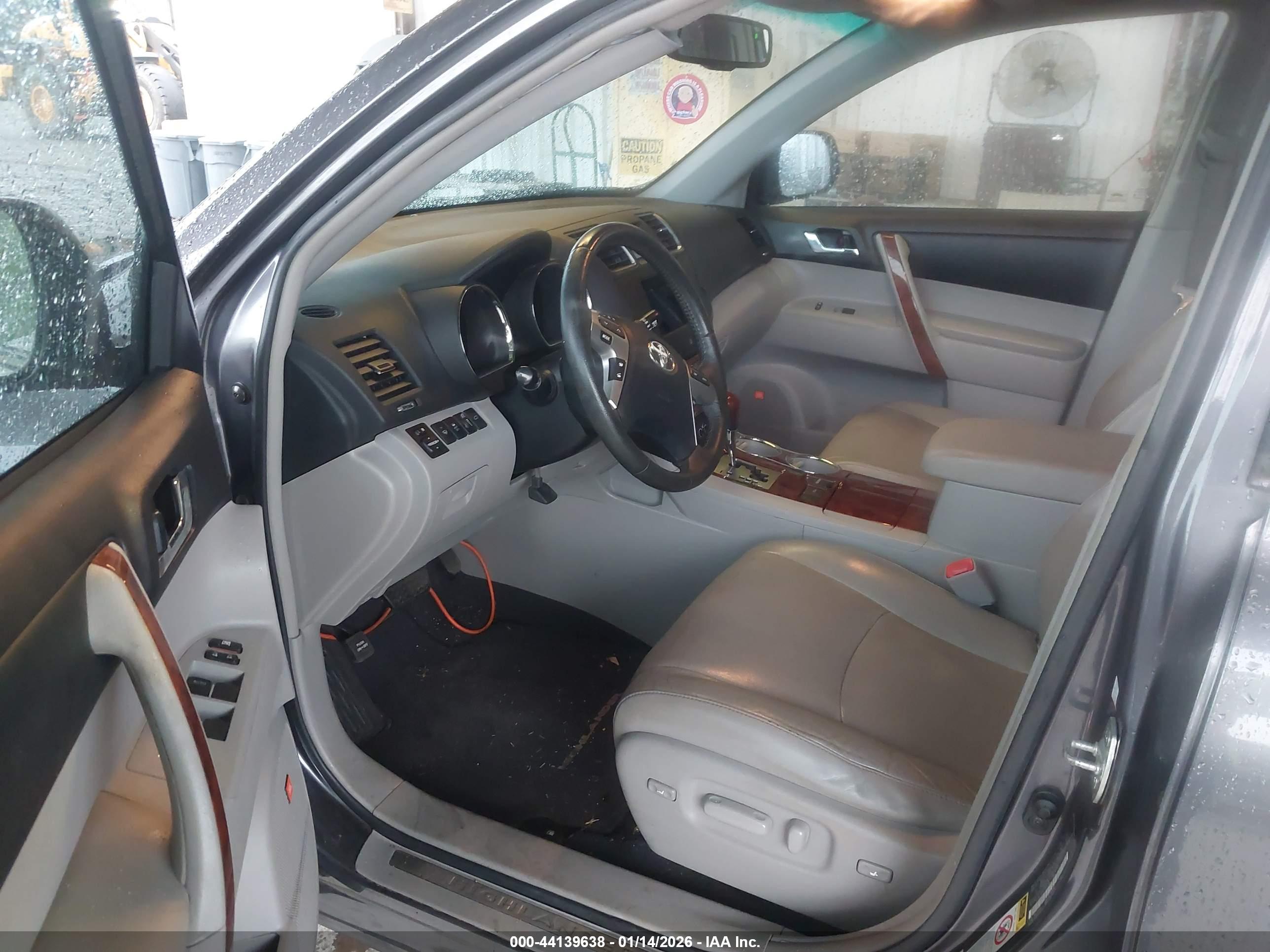 TOYOTA HIGHLANDER image 5