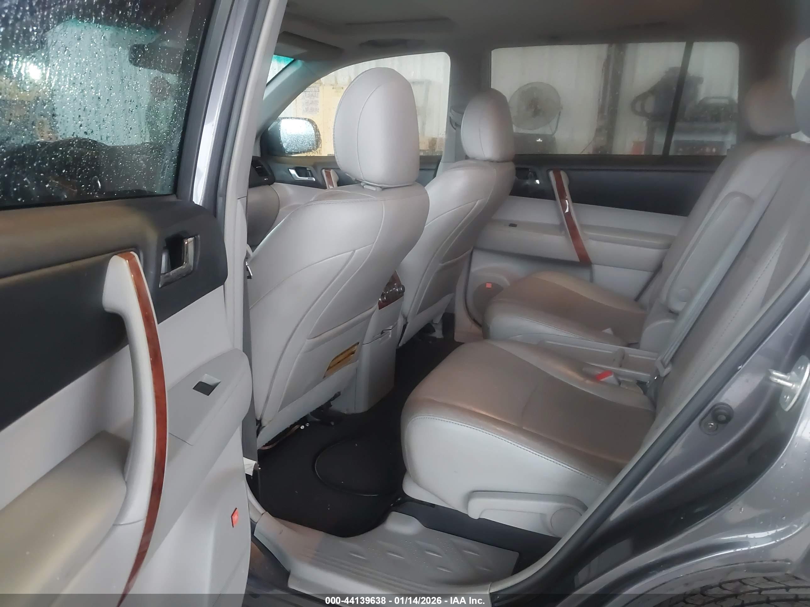 TOYOTA HIGHLANDER image 8