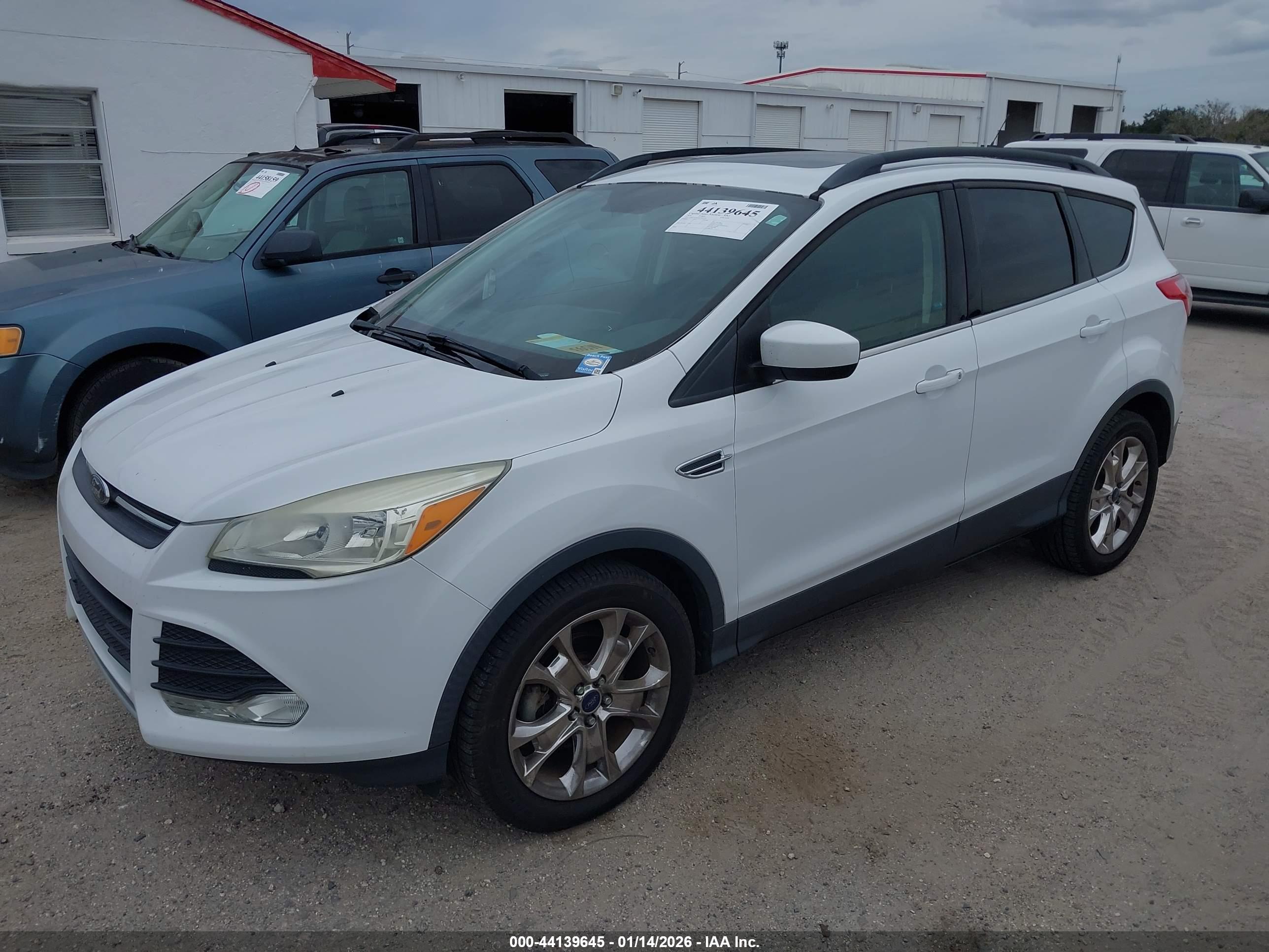 FORD ESCAPE image 2