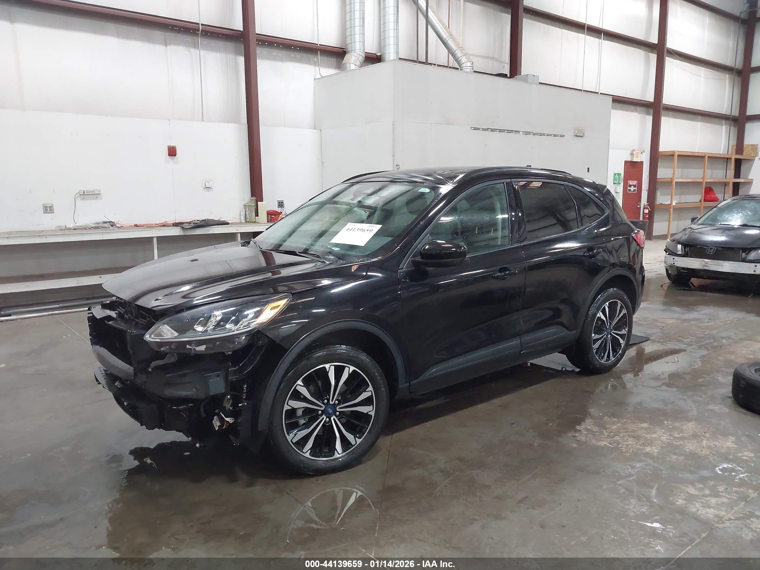 FORD ESCAPE image 2
