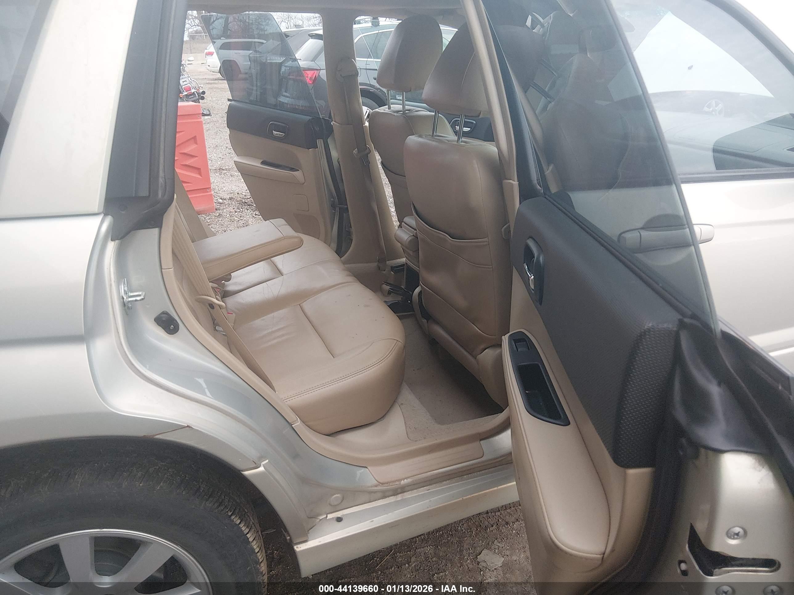 SUBARU FORESTER image 8
