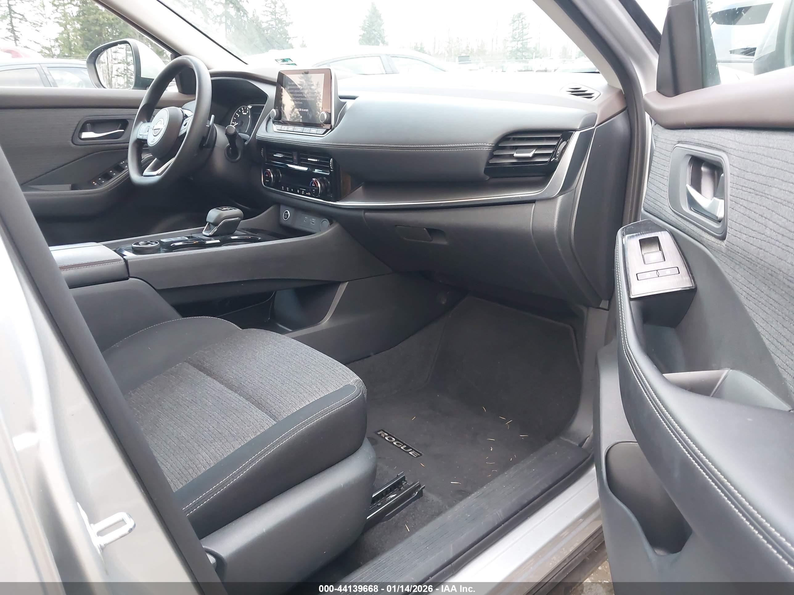 NISSAN ROGUE image 5