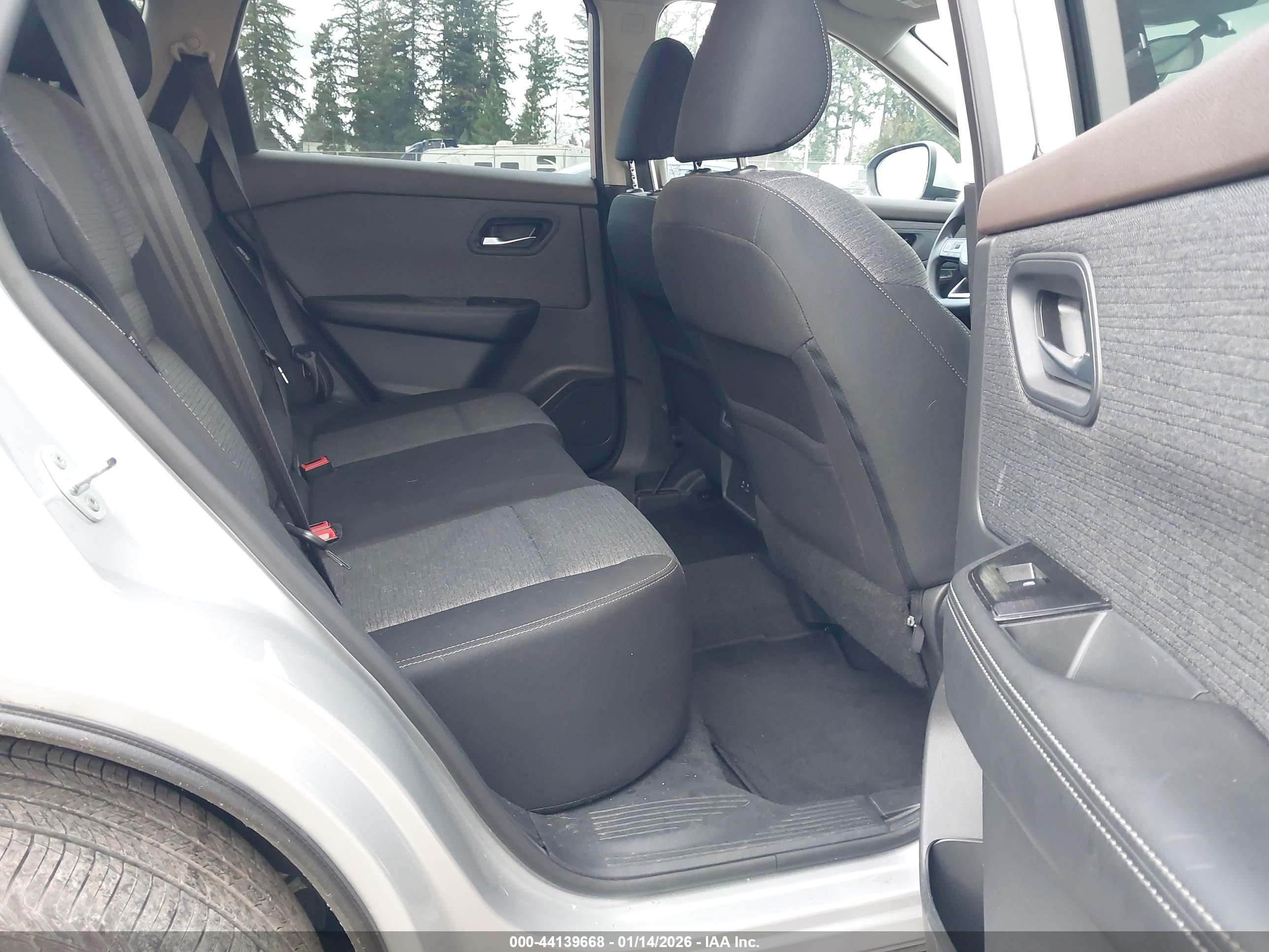 NISSAN ROGUE image 8