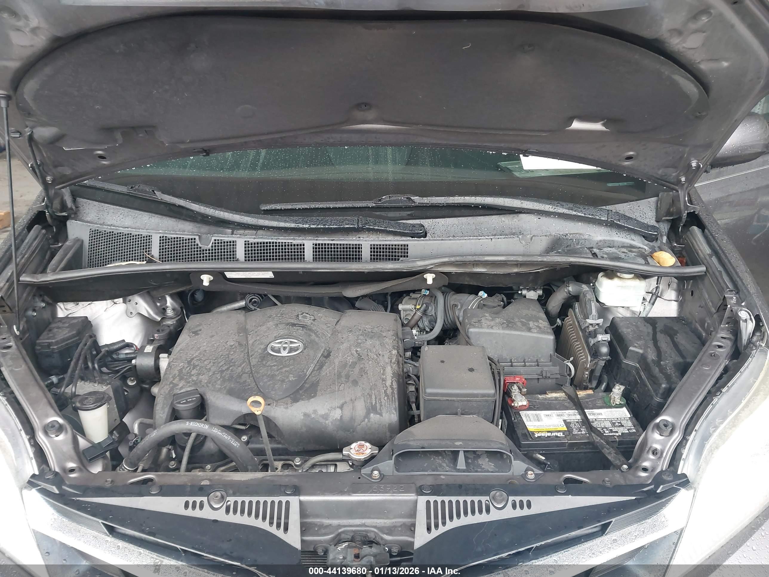 TOYOTA SIENNA image 10