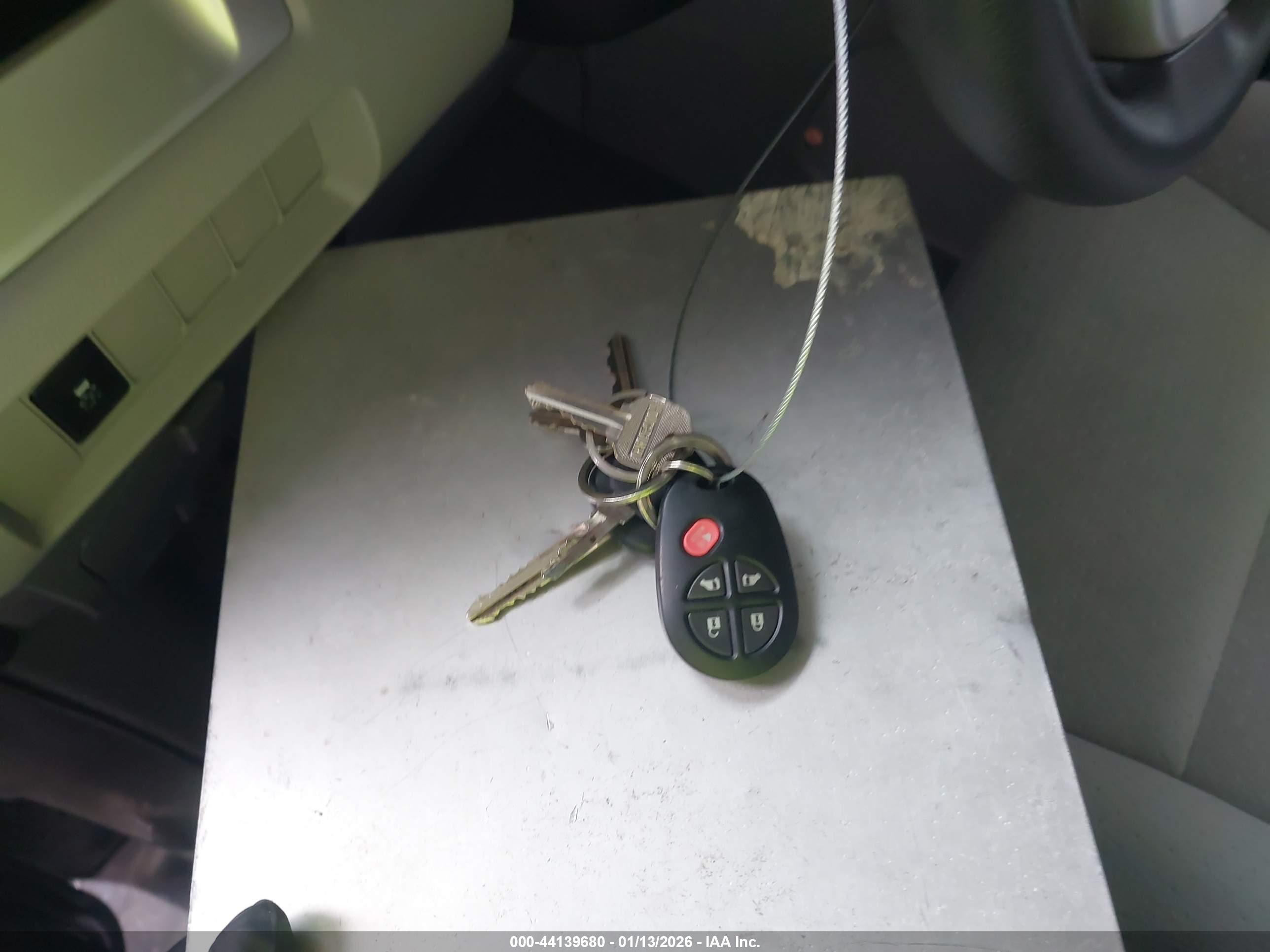 TOYOTA SIENNA image 11