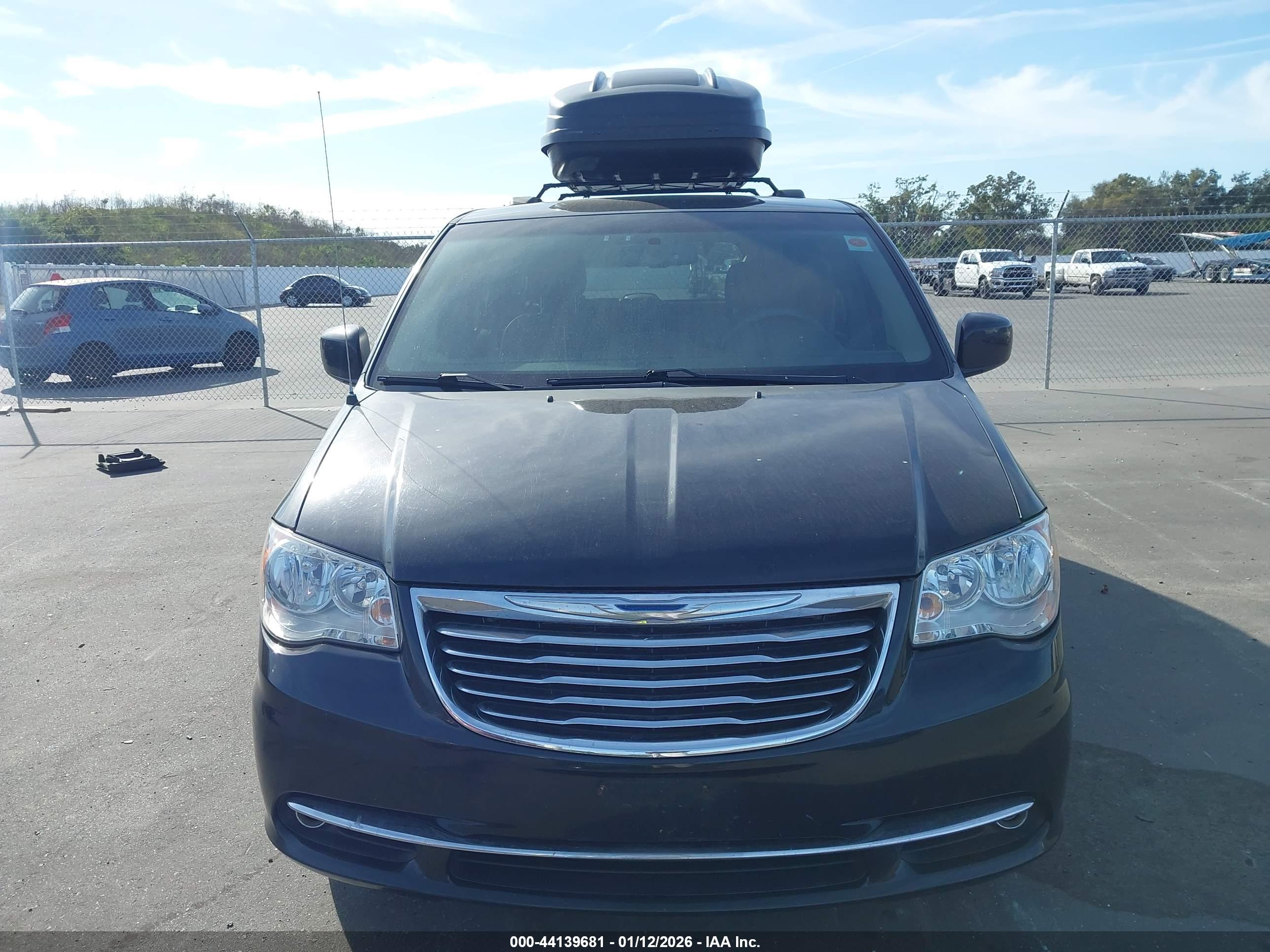 CHRYSLER TOWN image 6