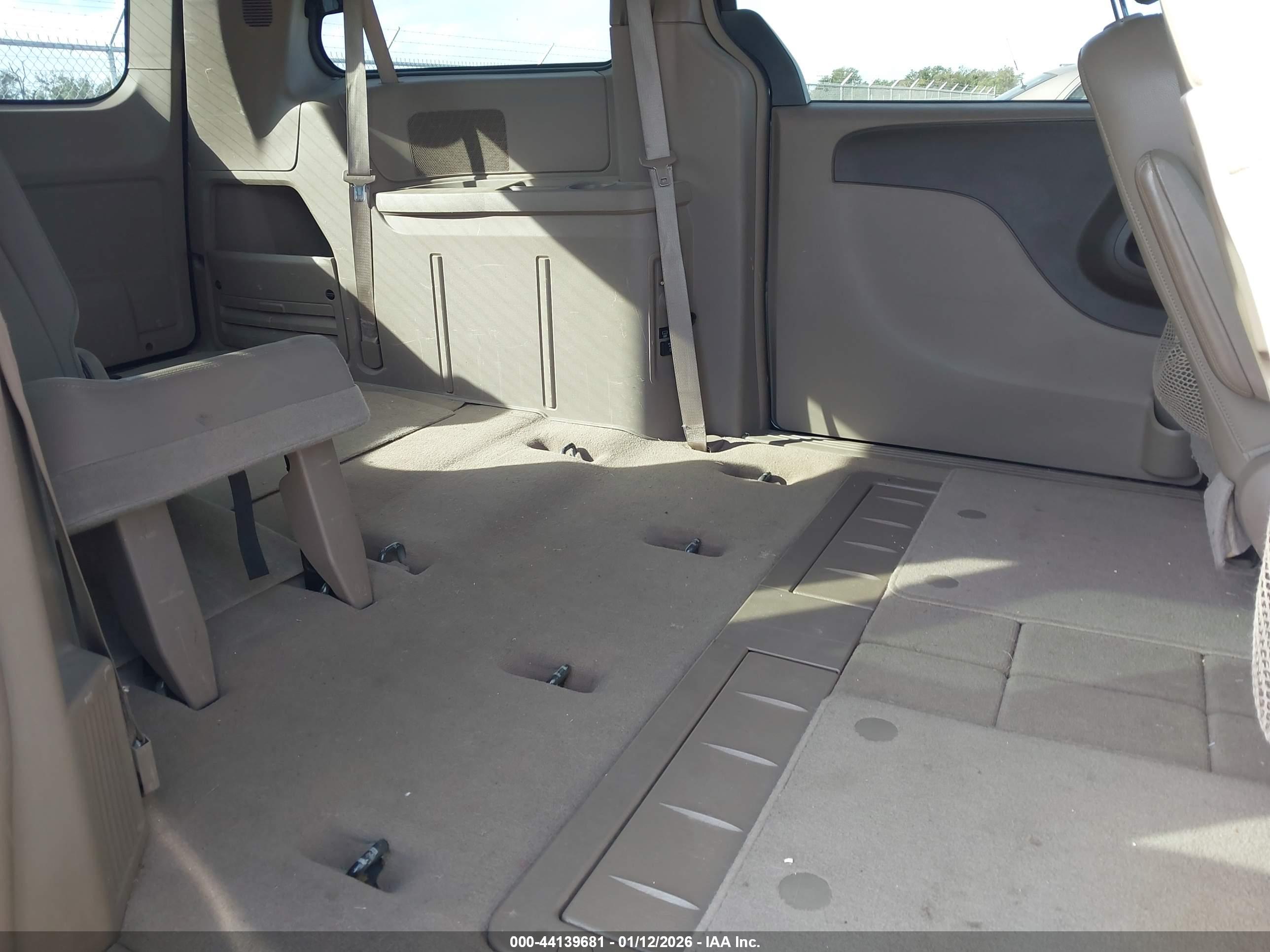 CHRYSLER TOWN image 8