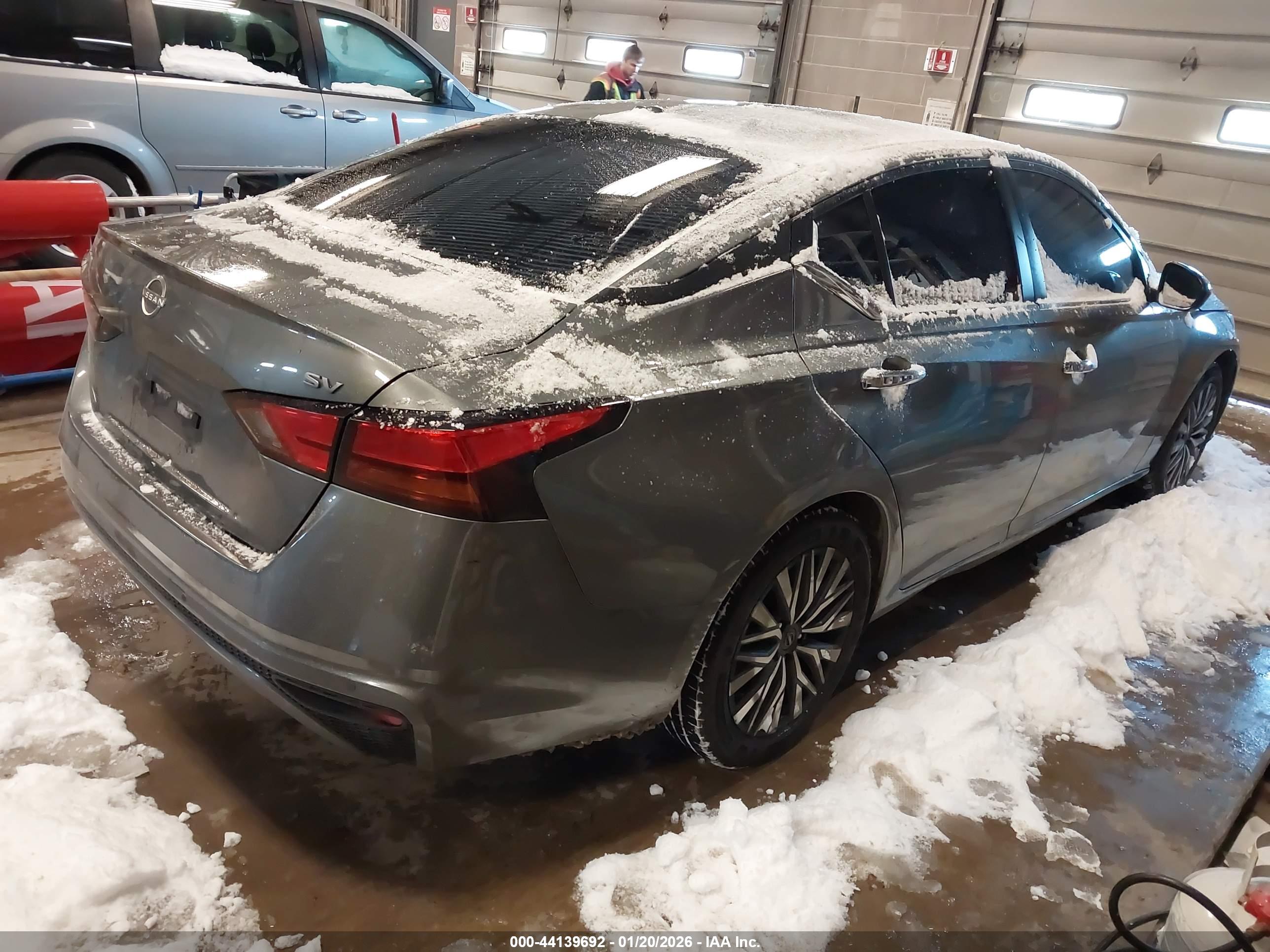 NISSAN ALTIMA image 4