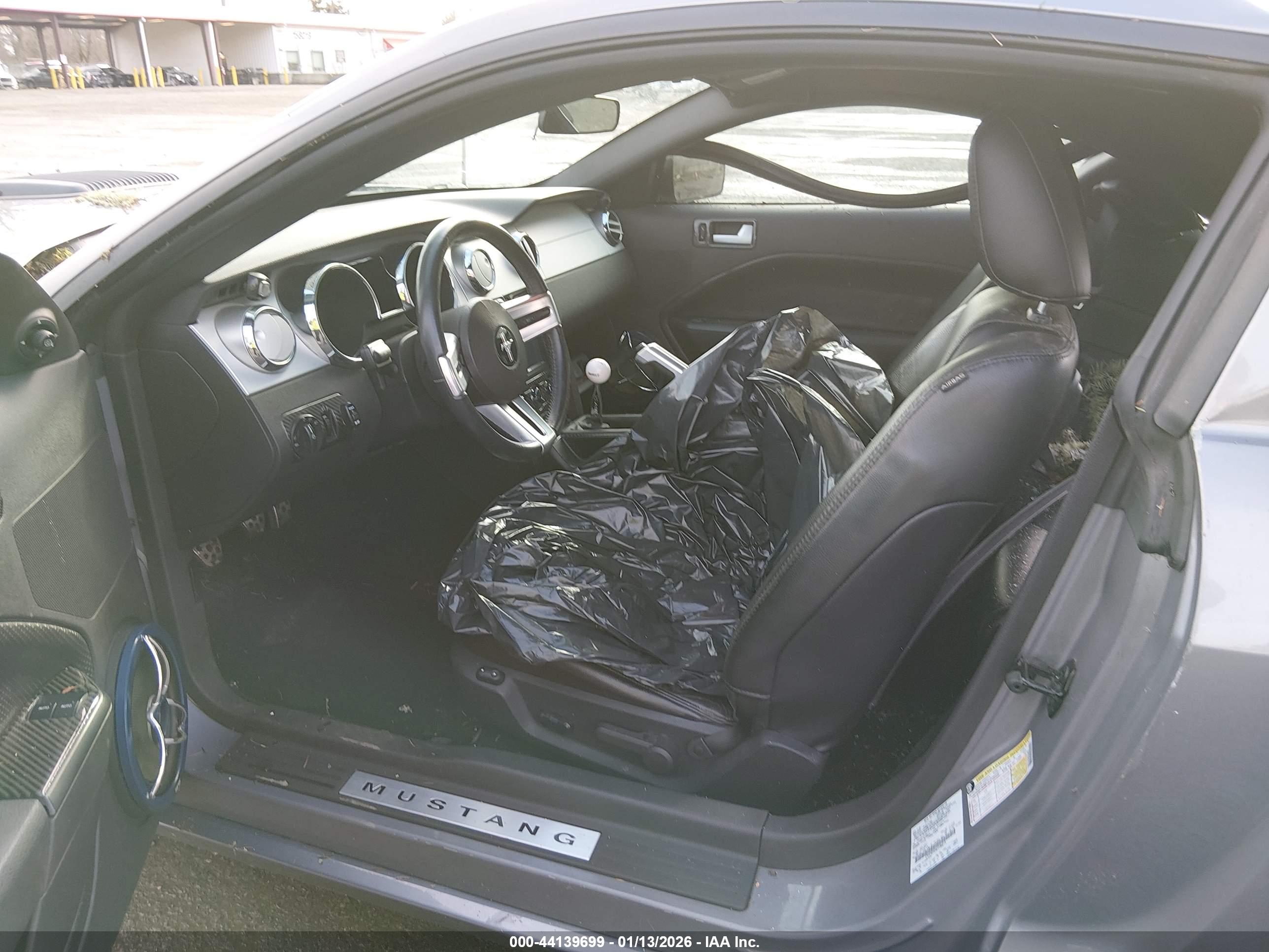 FORD MUSTANG image 5