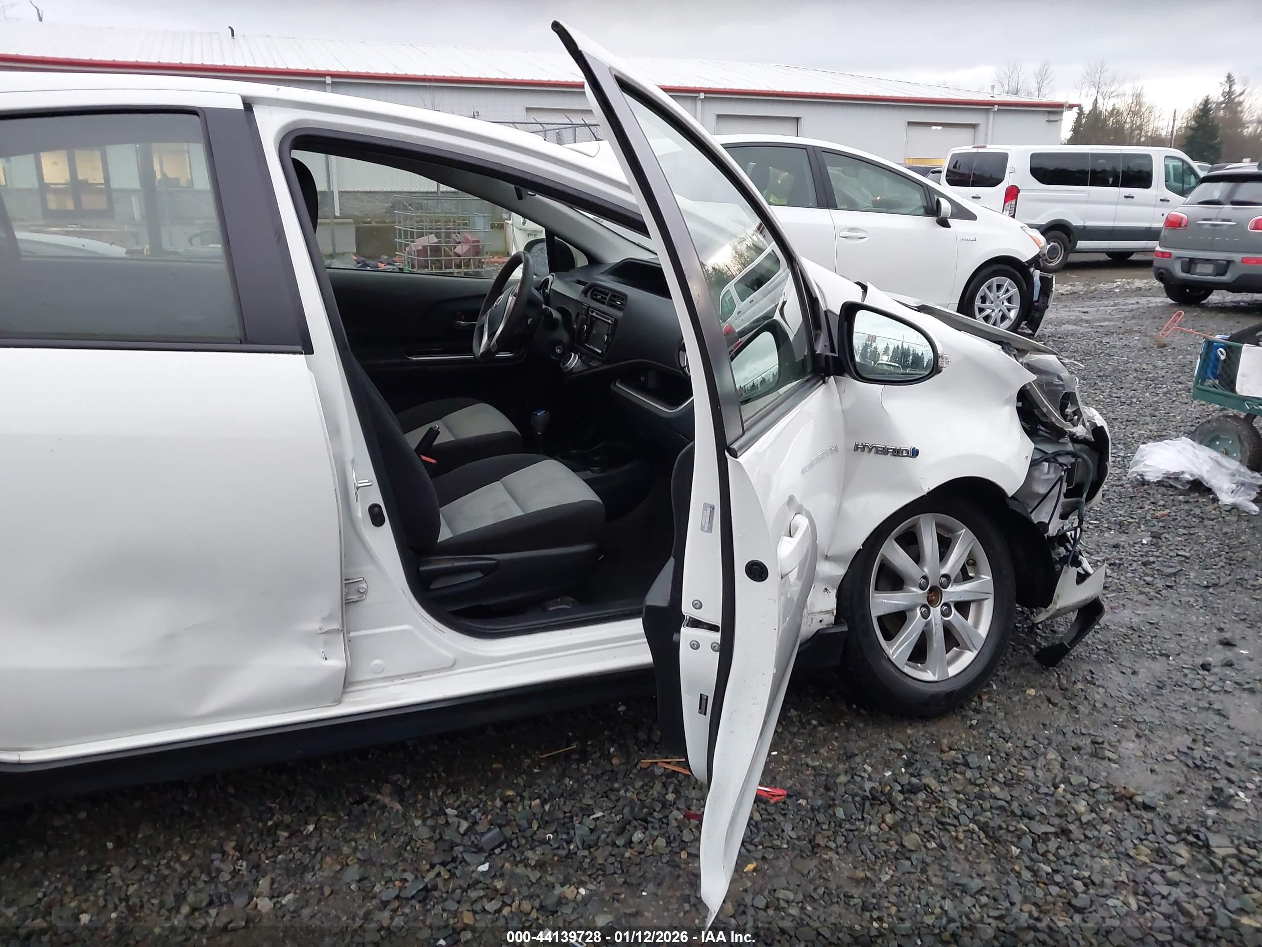 TOYOTA PRIUS image 5