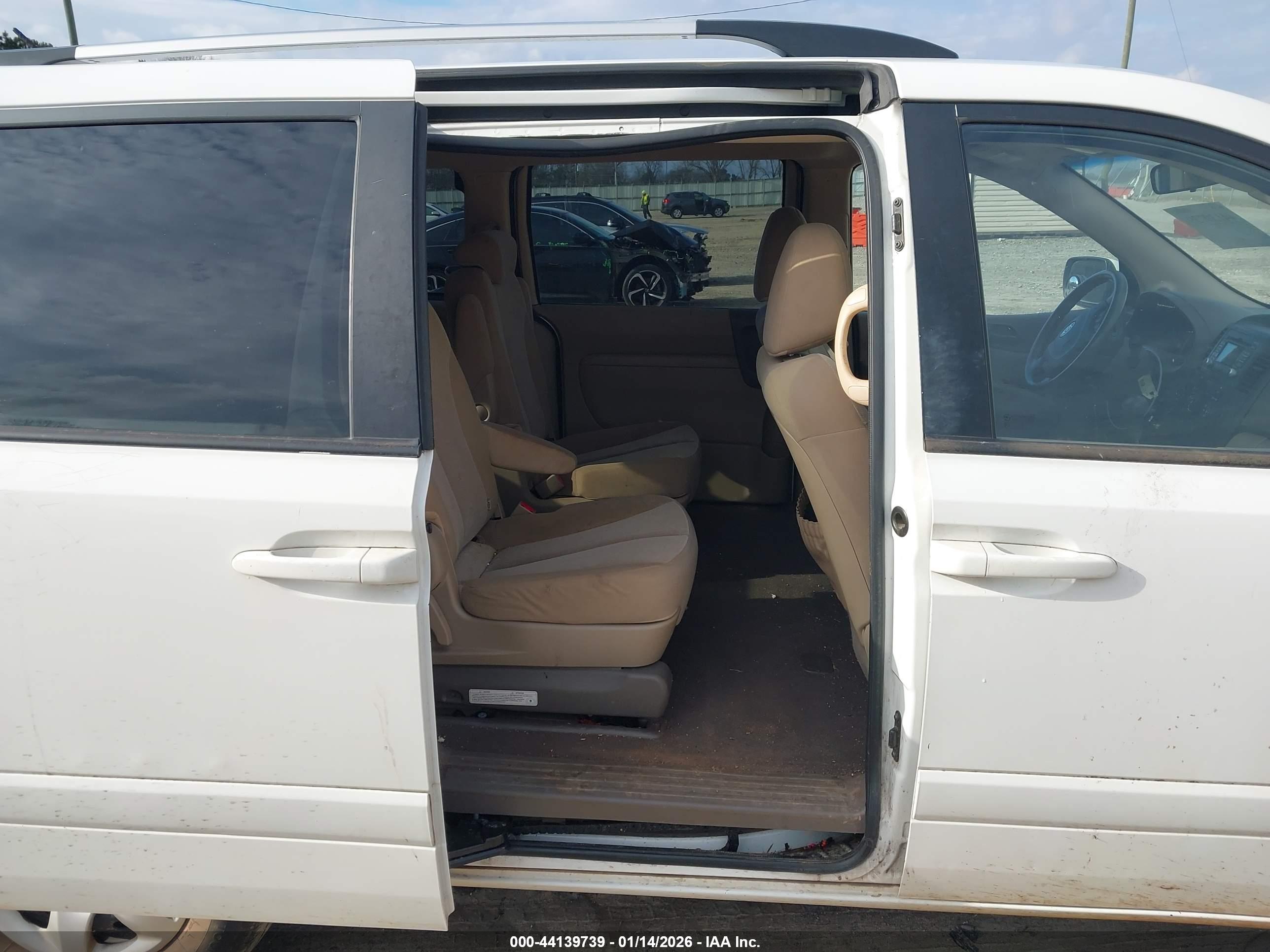 KIA SEDONA image 8