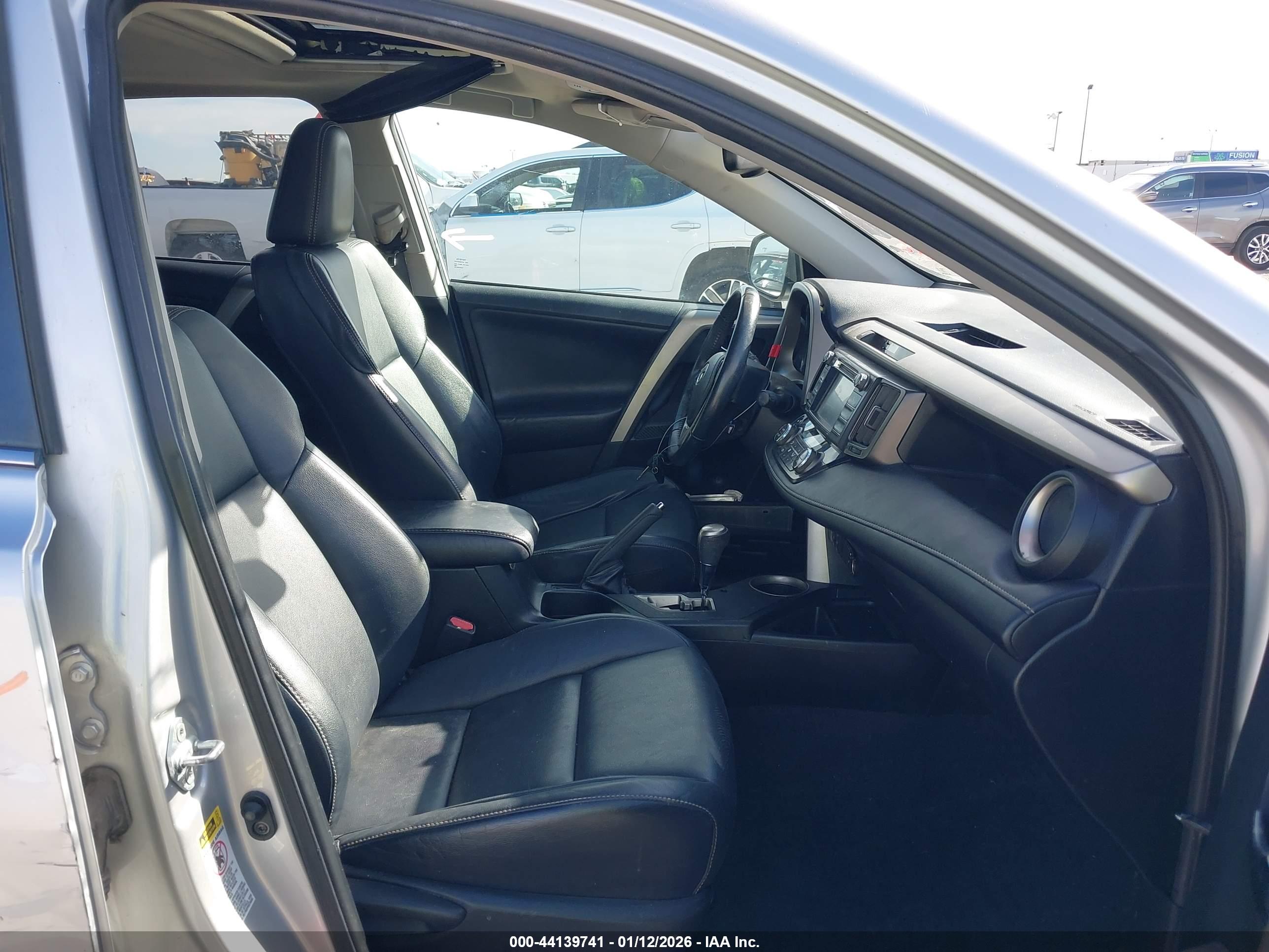 TOYOTA RAV4 image 5