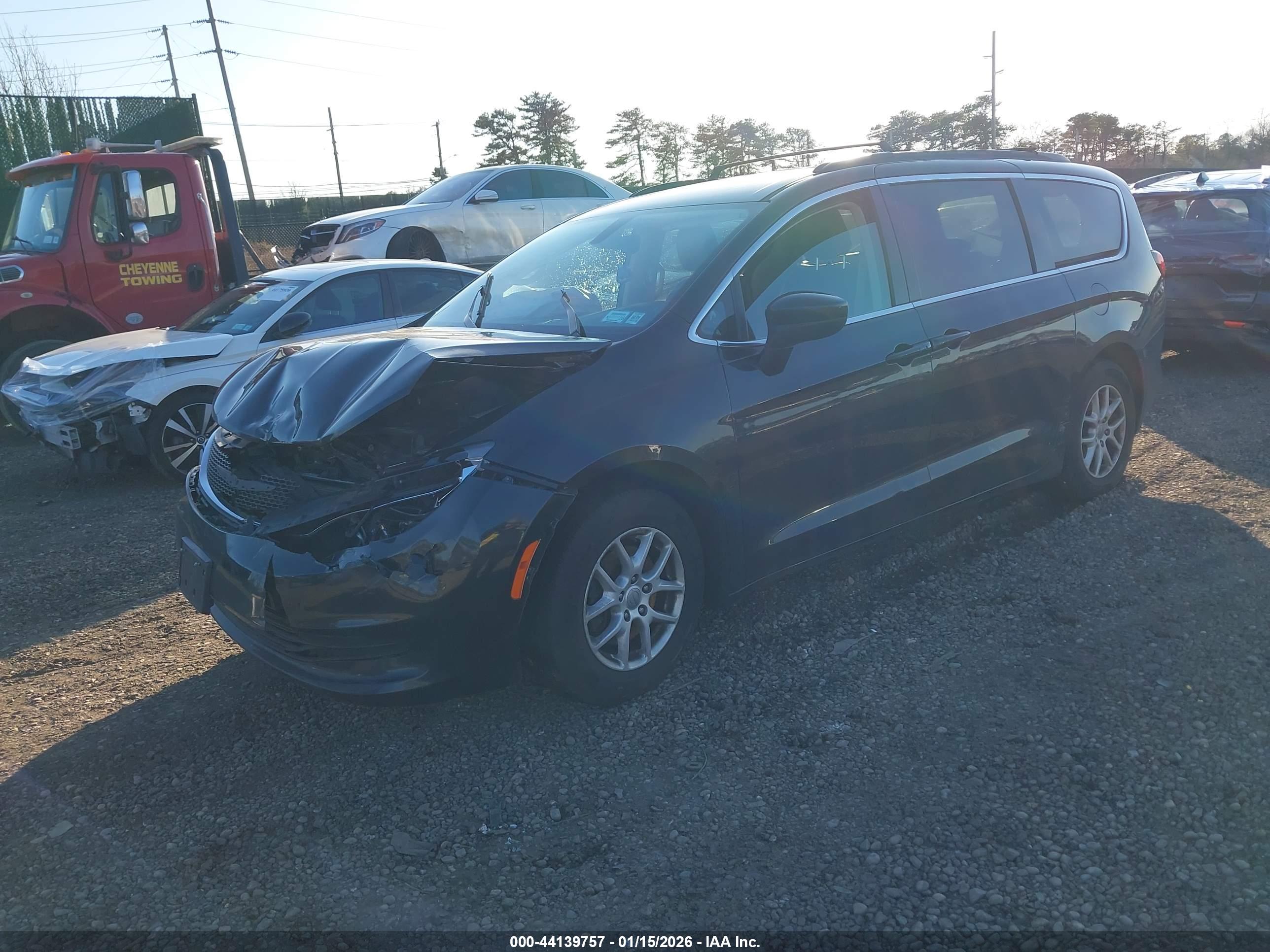 CHRYSLER VOYAGER image 2