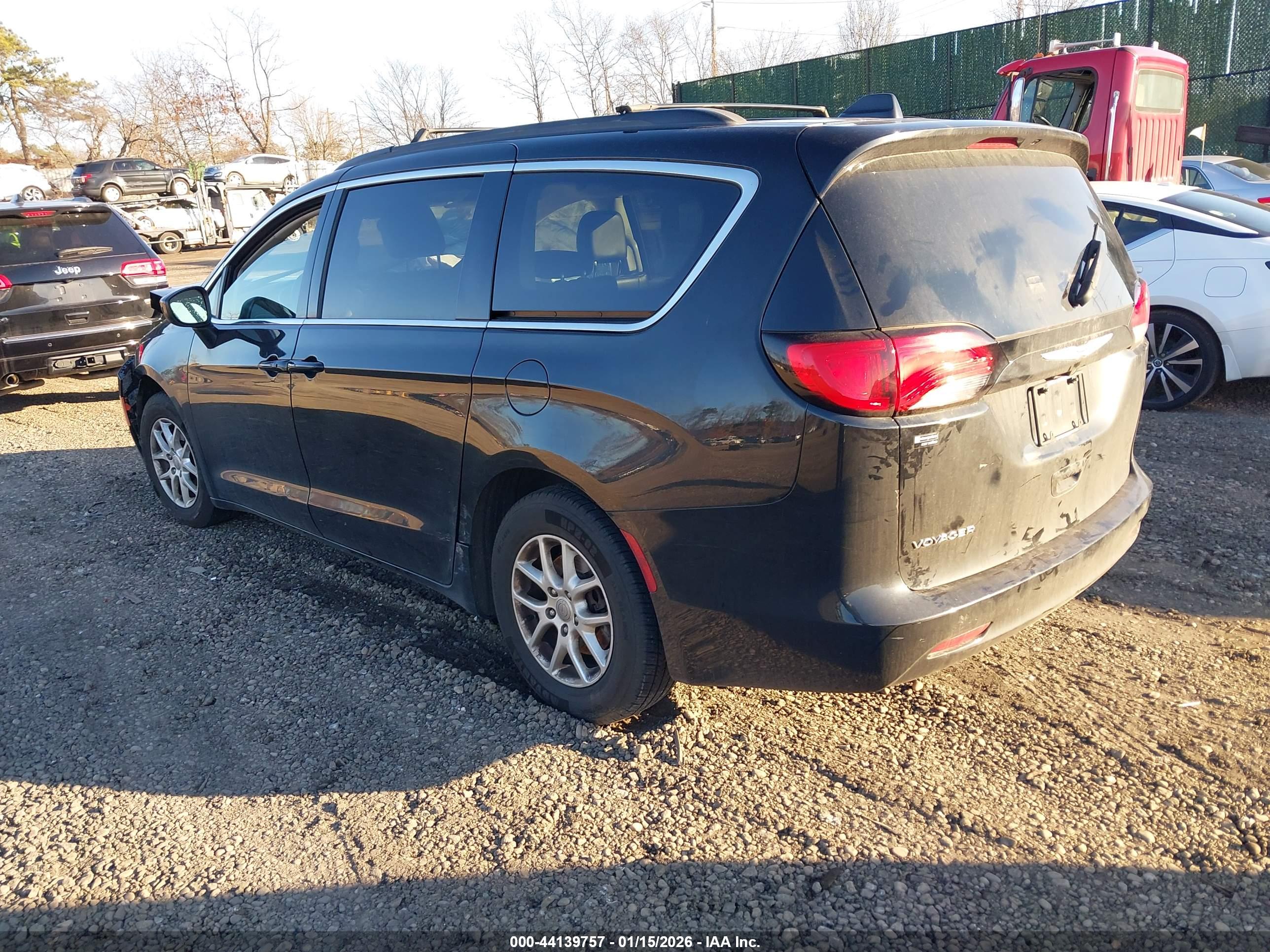 CHRYSLER VOYAGER image 3