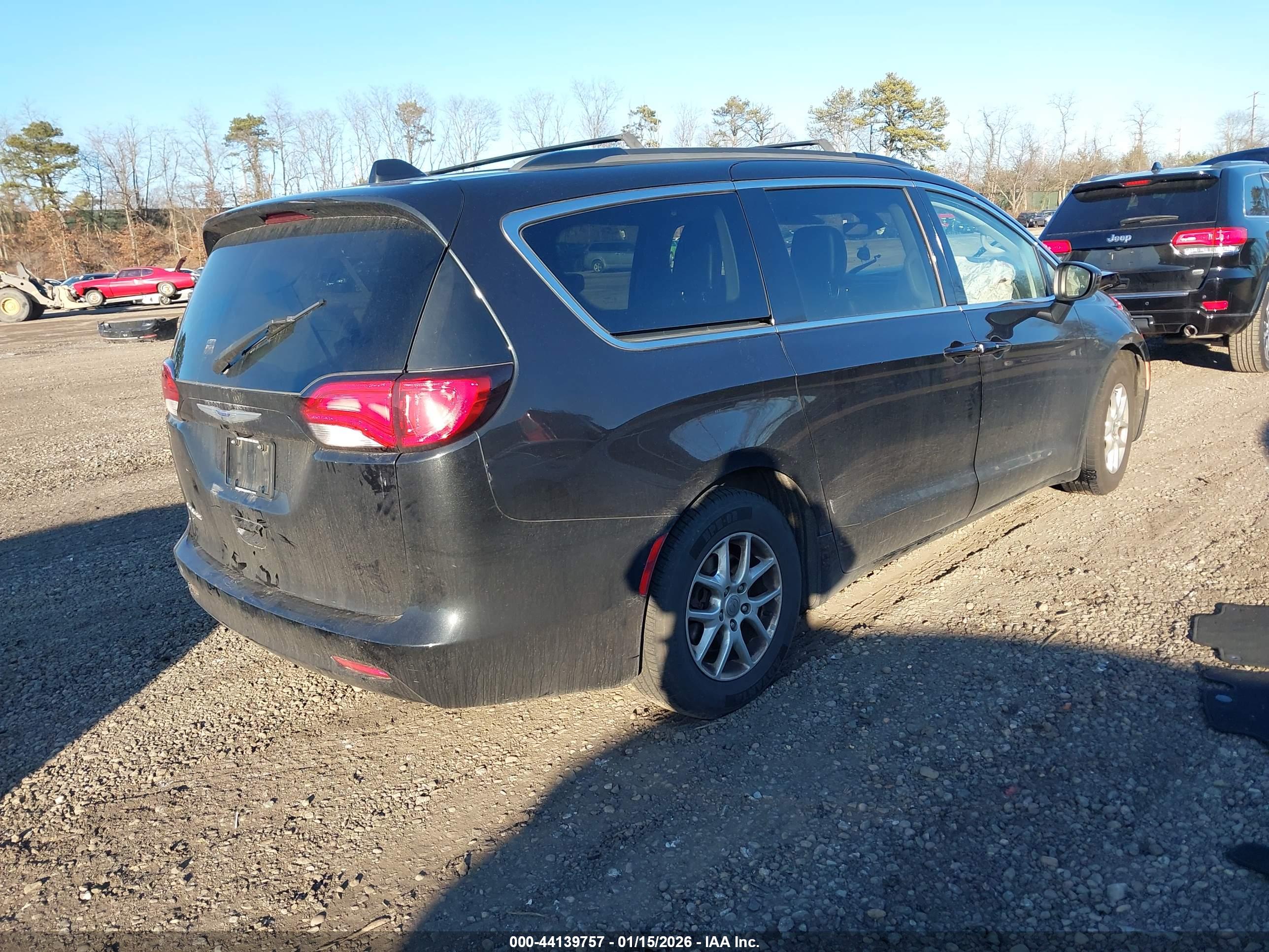 CHRYSLER VOYAGER image 4
