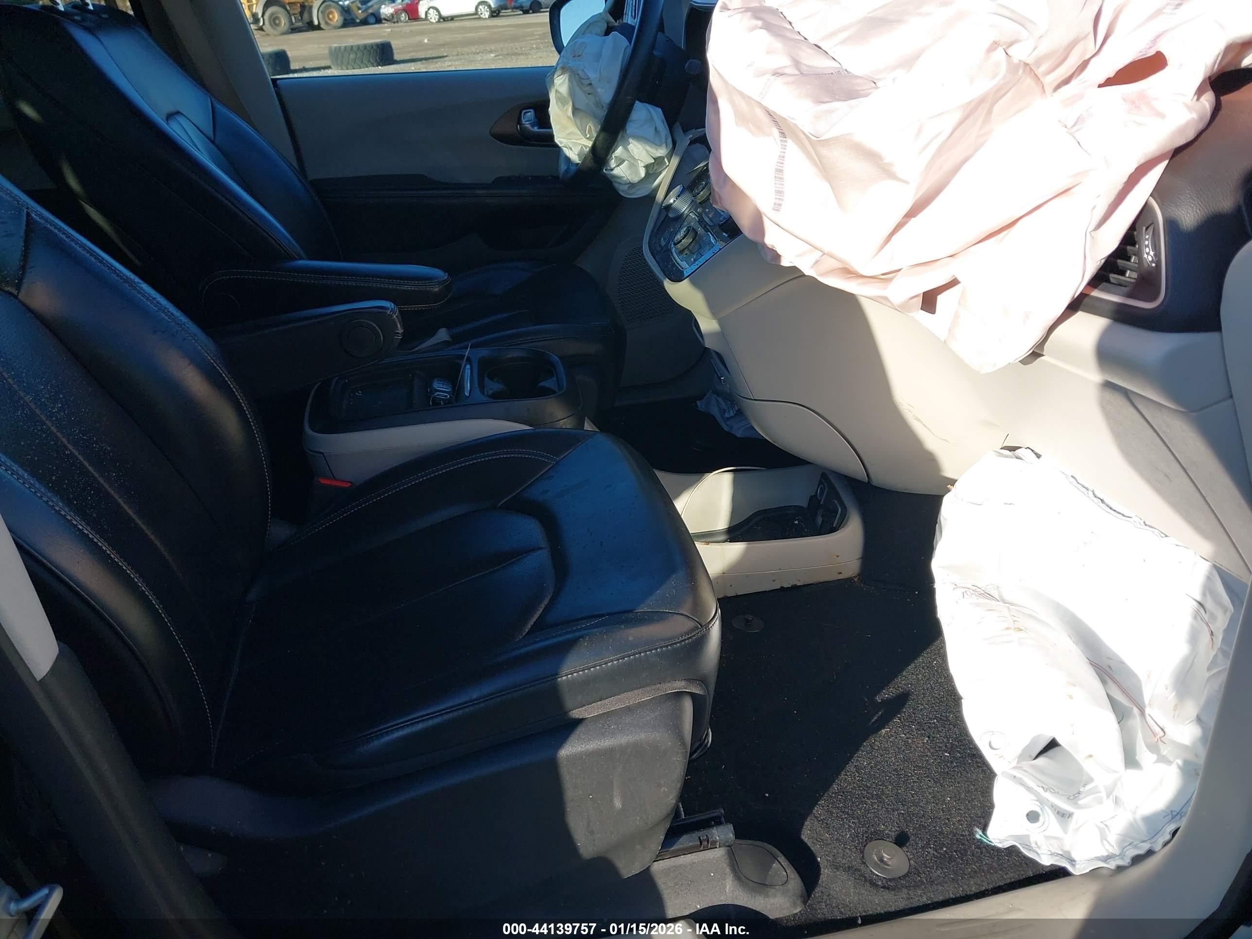 CHRYSLER VOYAGER image 5