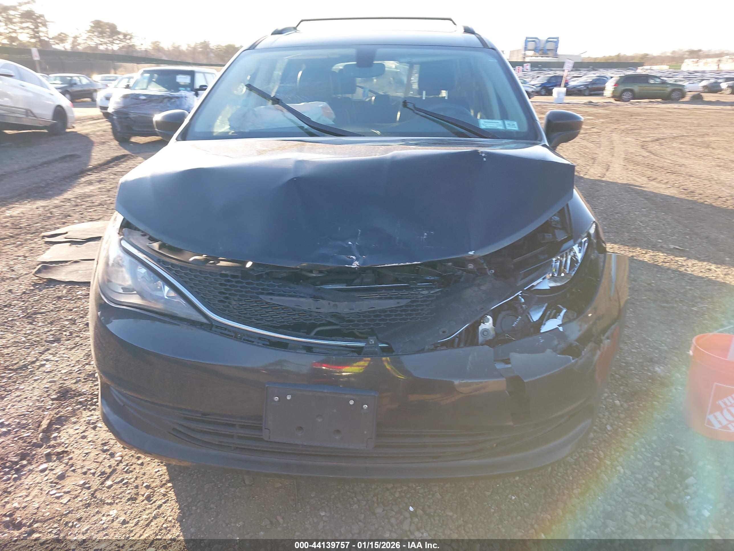 CHRYSLER VOYAGER image 6