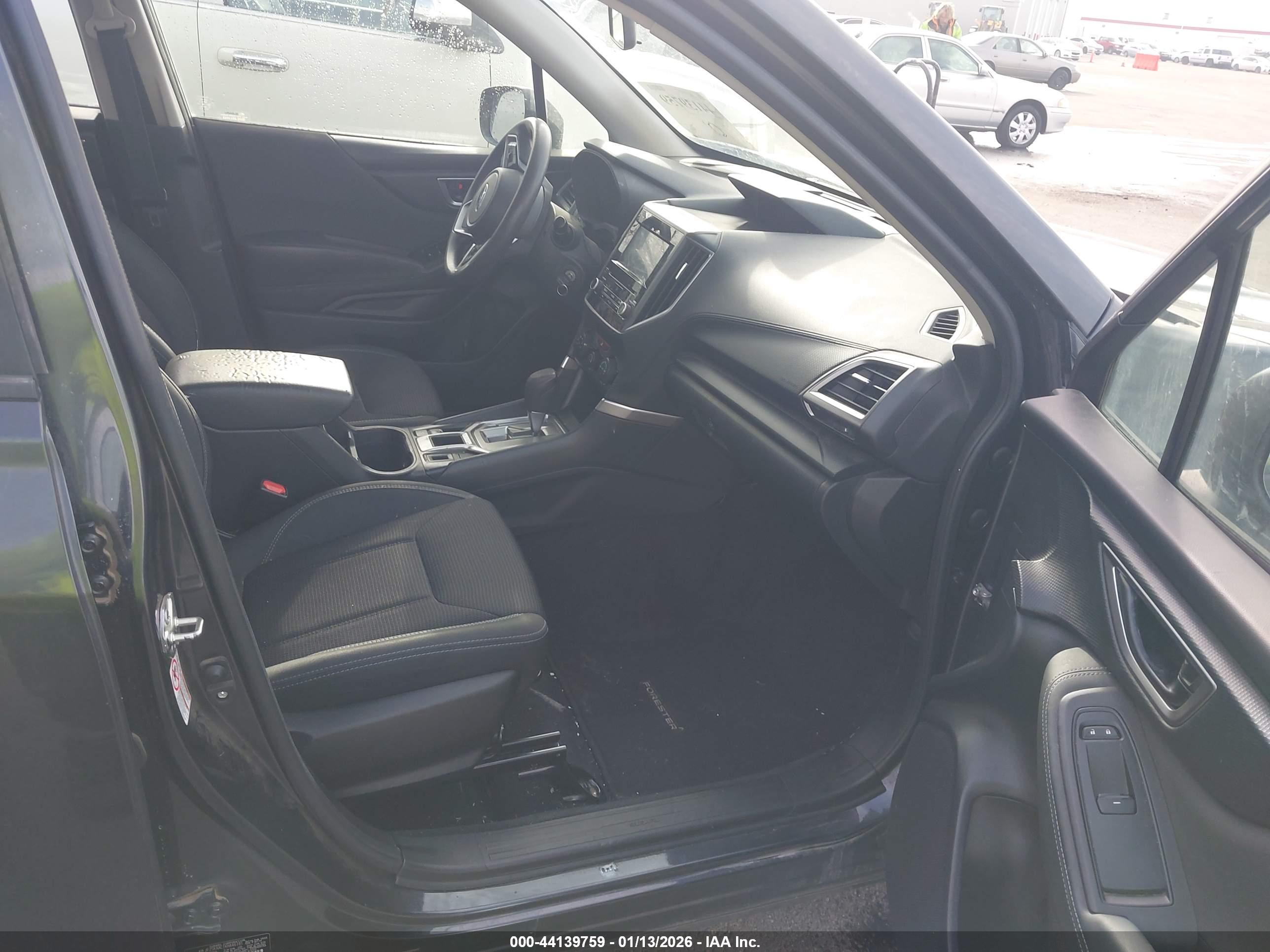 SUBARU FORESTER image 5