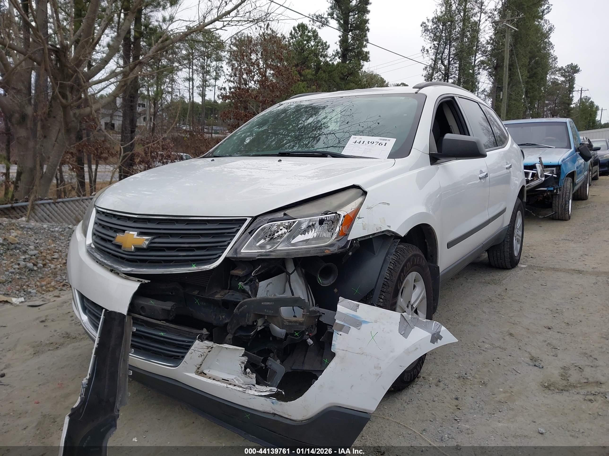 CHEVROLET TRAVERSE image 2