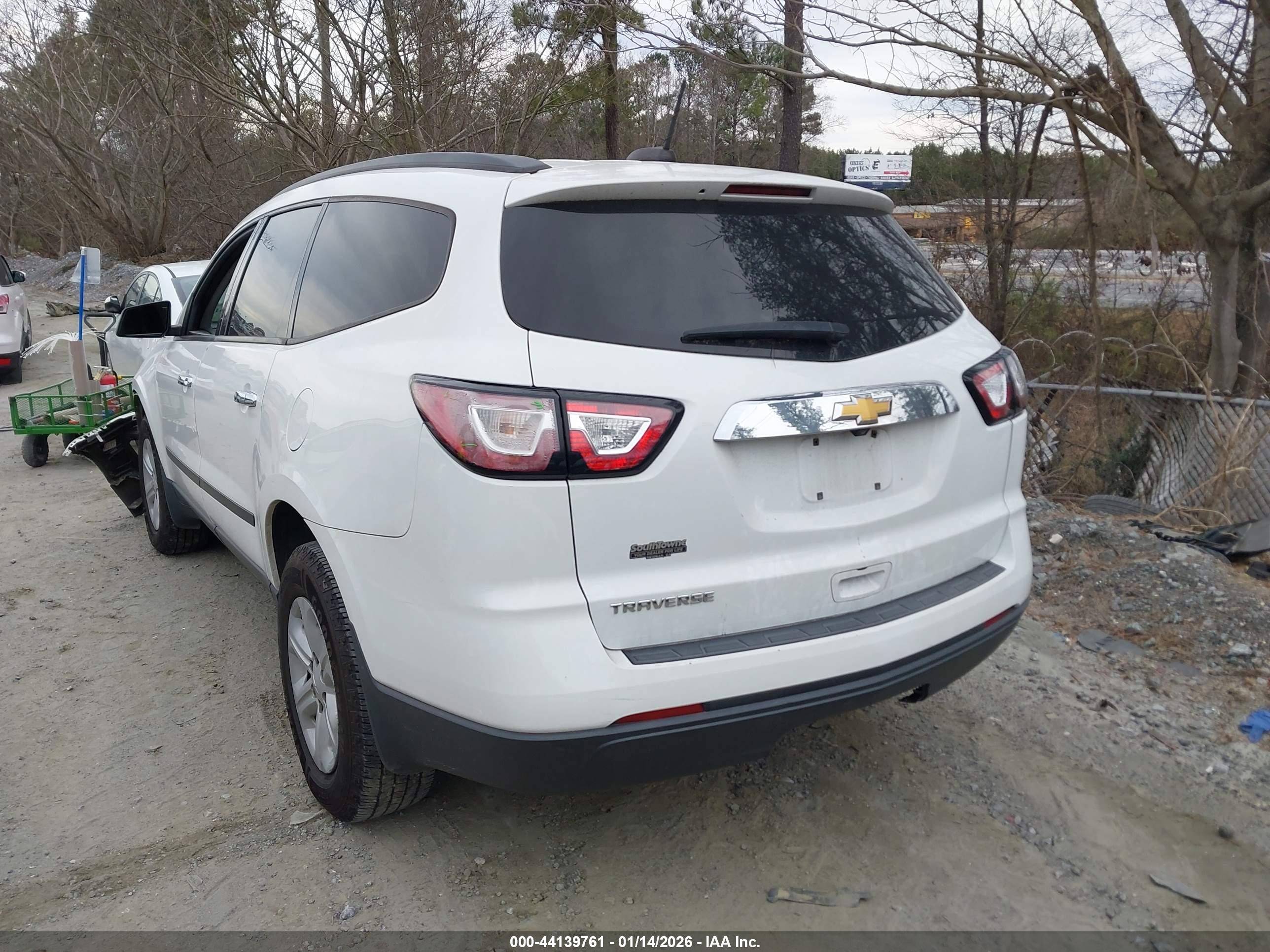 CHEVROLET TRAVERSE image 3