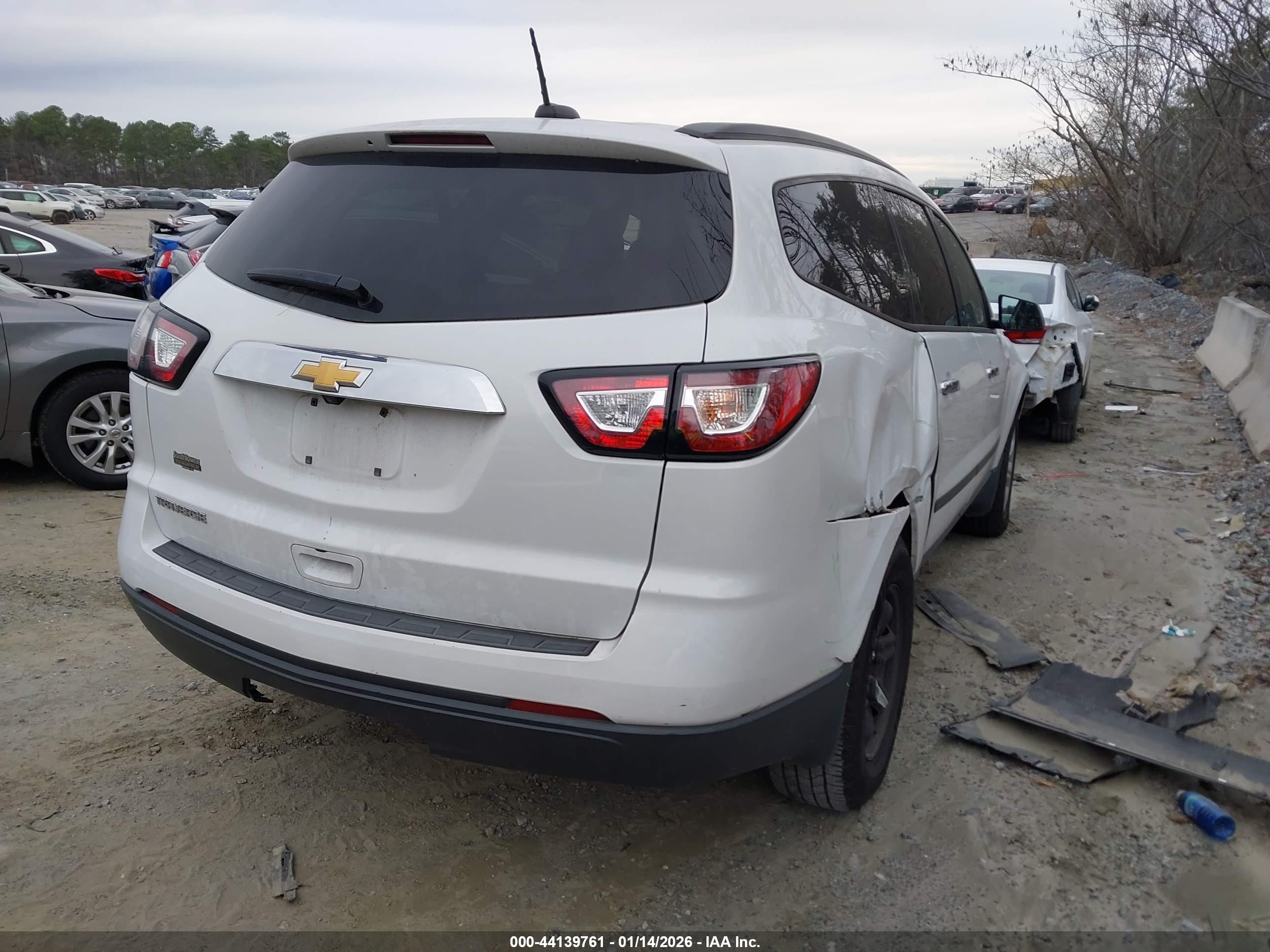 CHEVROLET TRAVERSE image 4