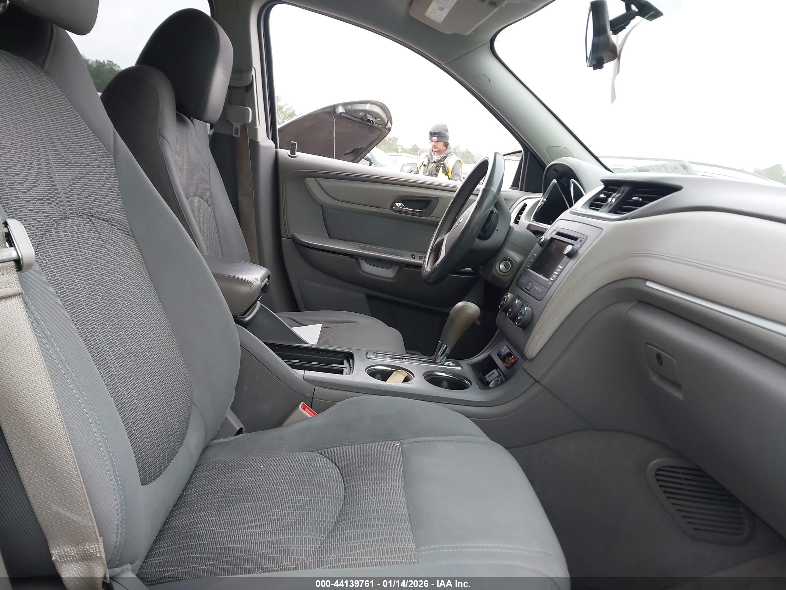 CHEVROLET TRAVERSE image 5