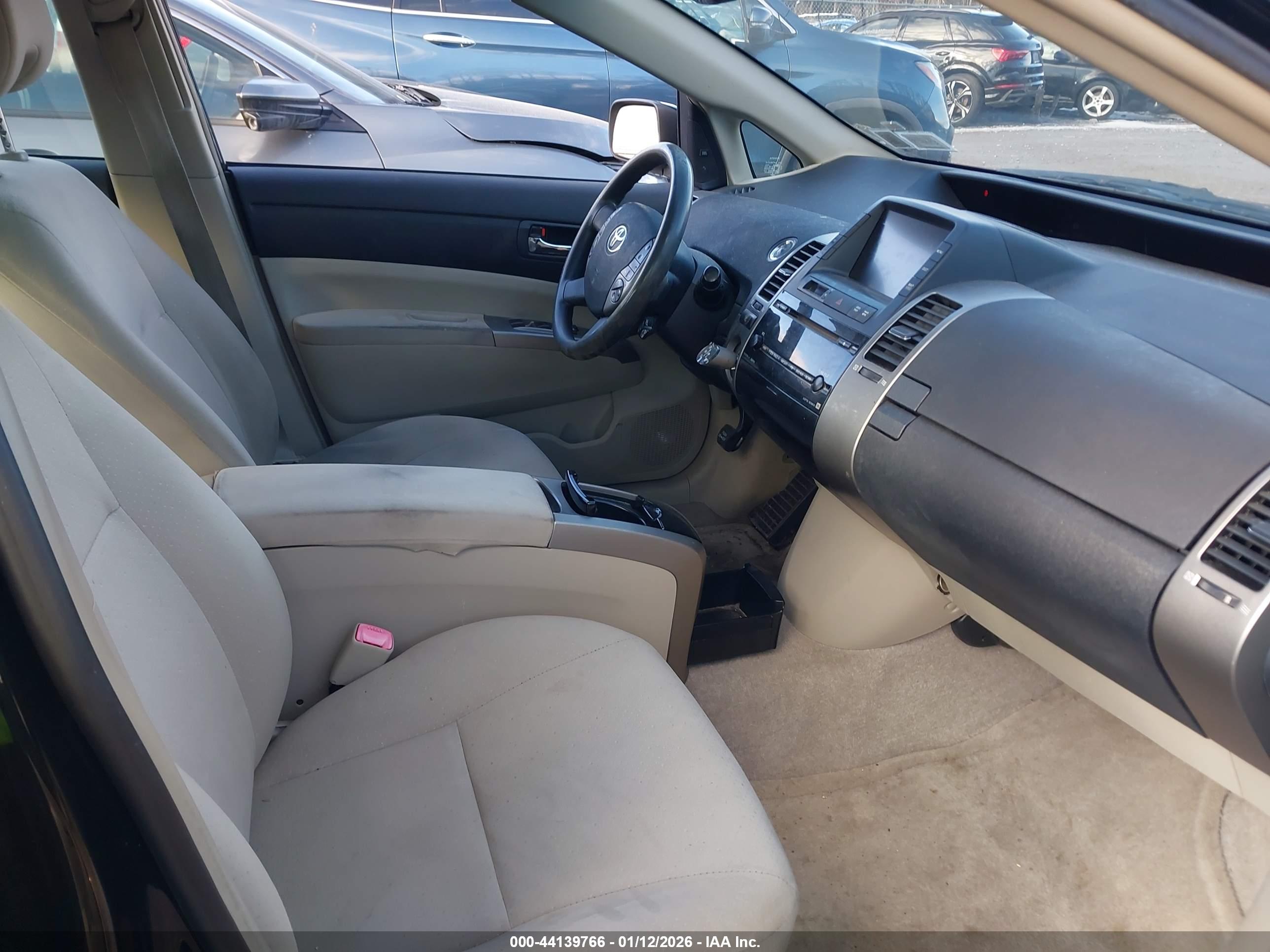 TOYOTA PRIUS image 5