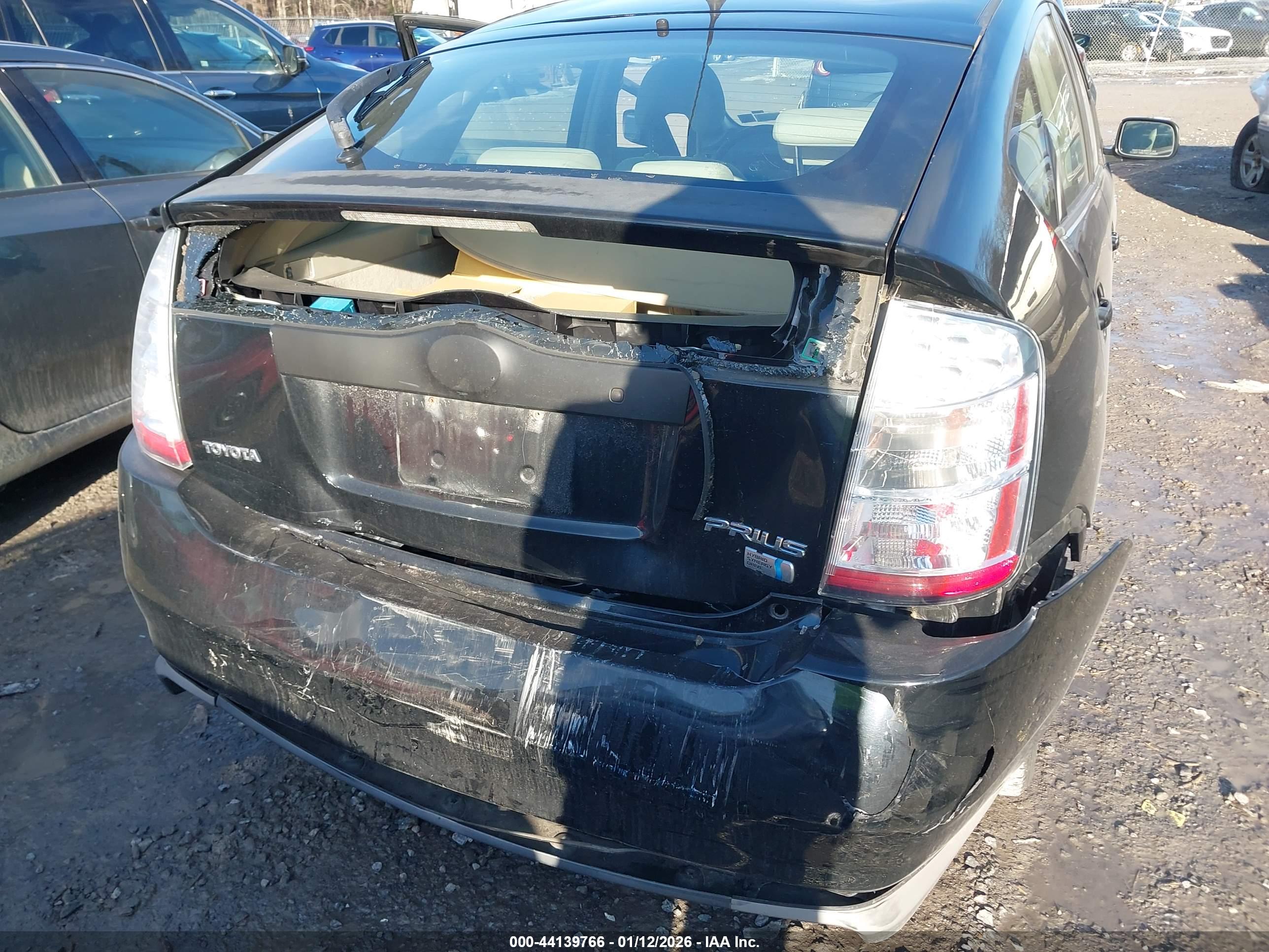 TOYOTA PRIUS image 6