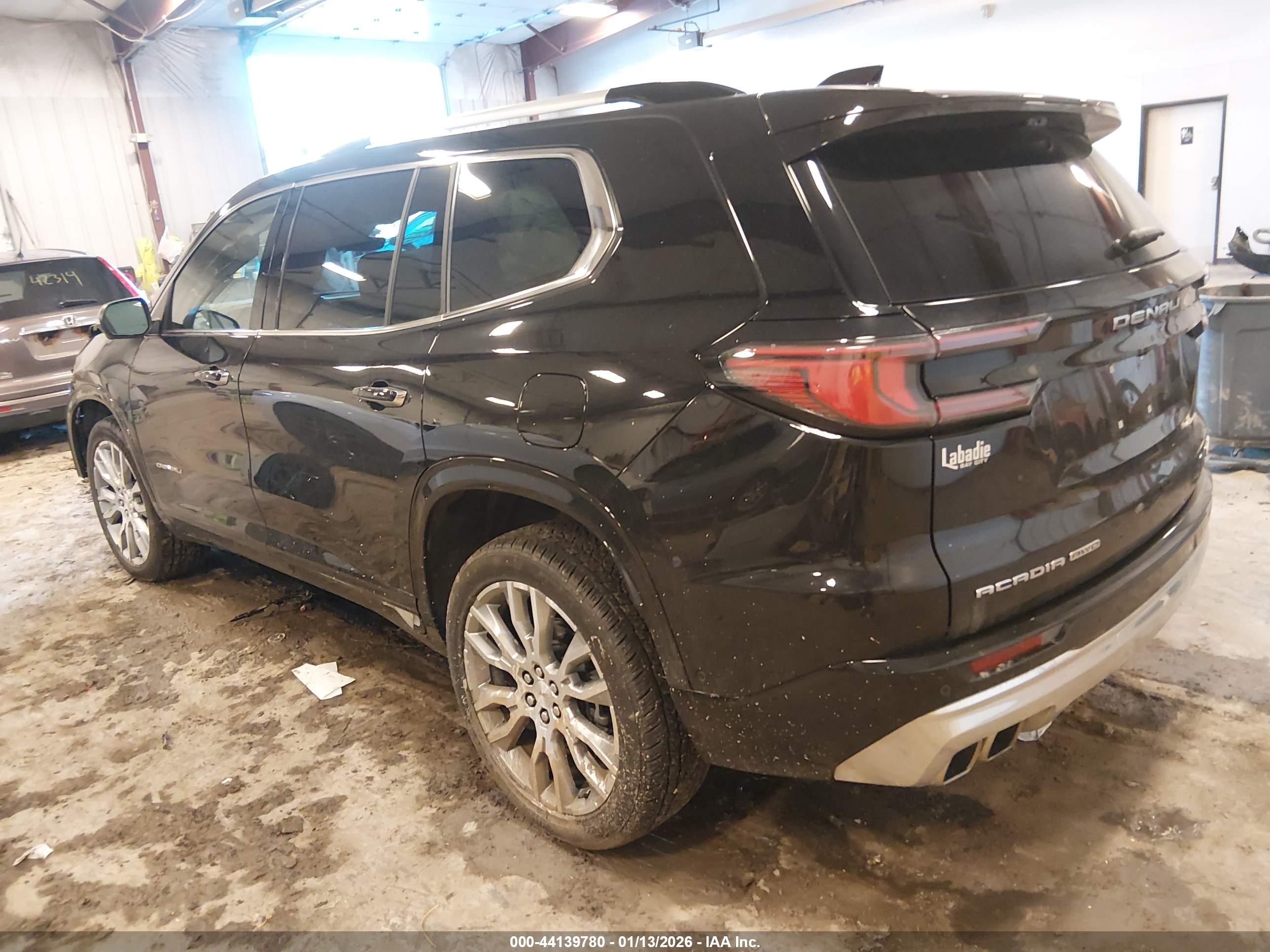 GMC ACADIA image 3