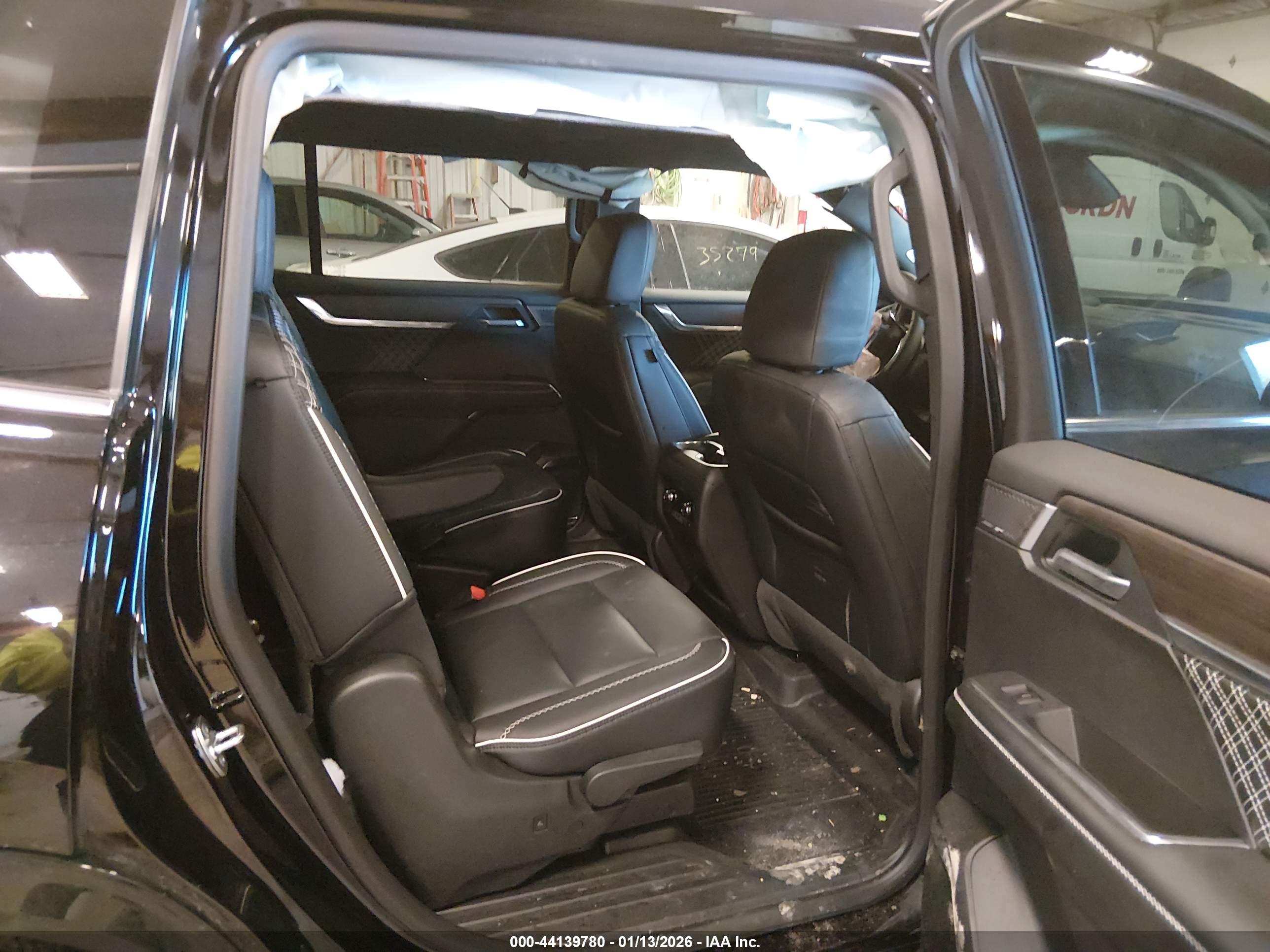 GMC ACADIA image 8