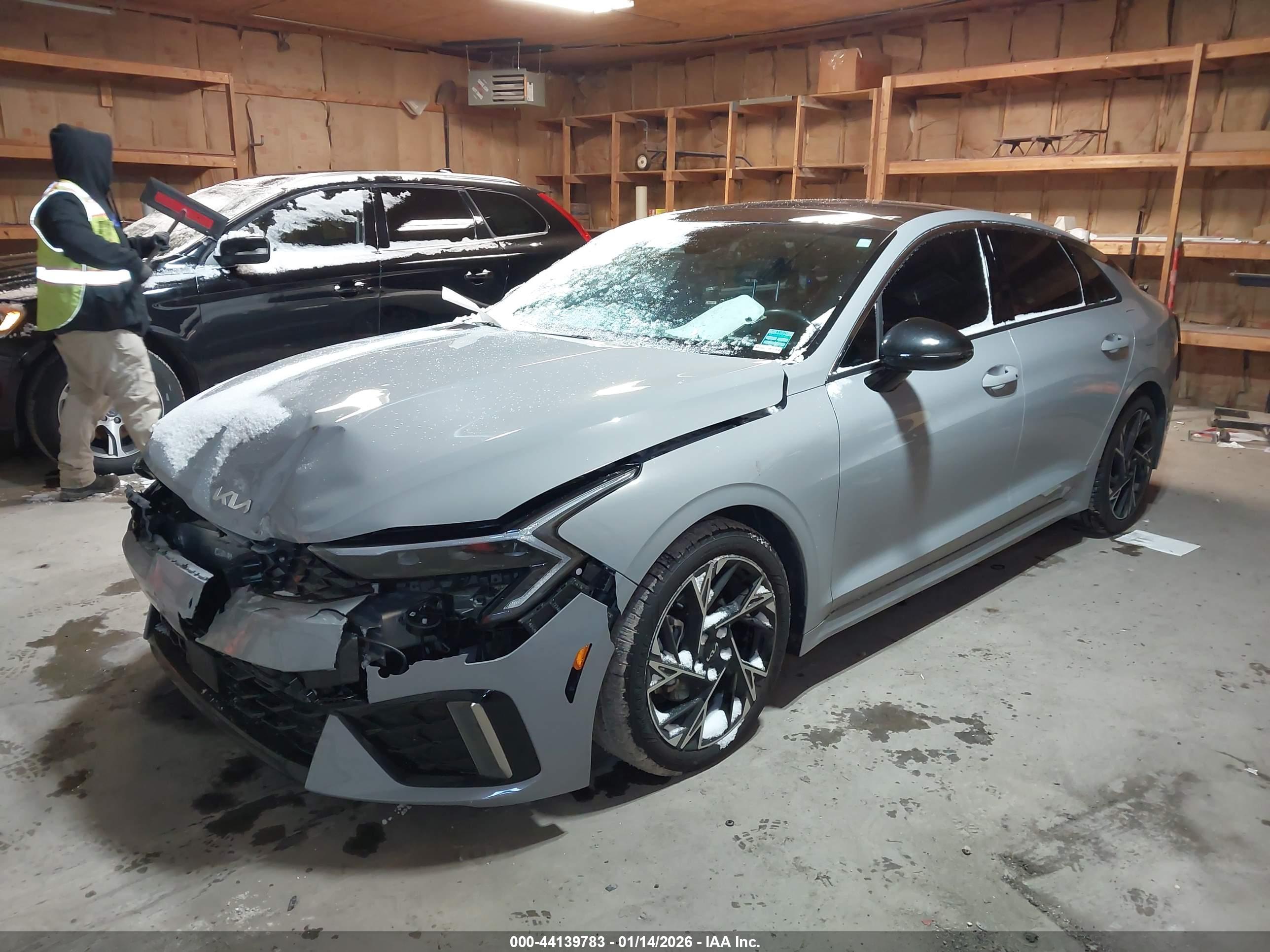 KIA K5 image 2