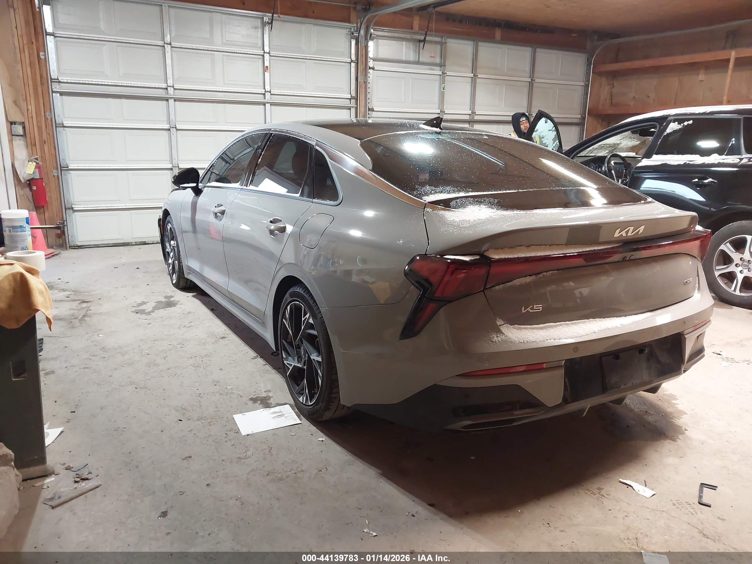 KIA K5 image 3