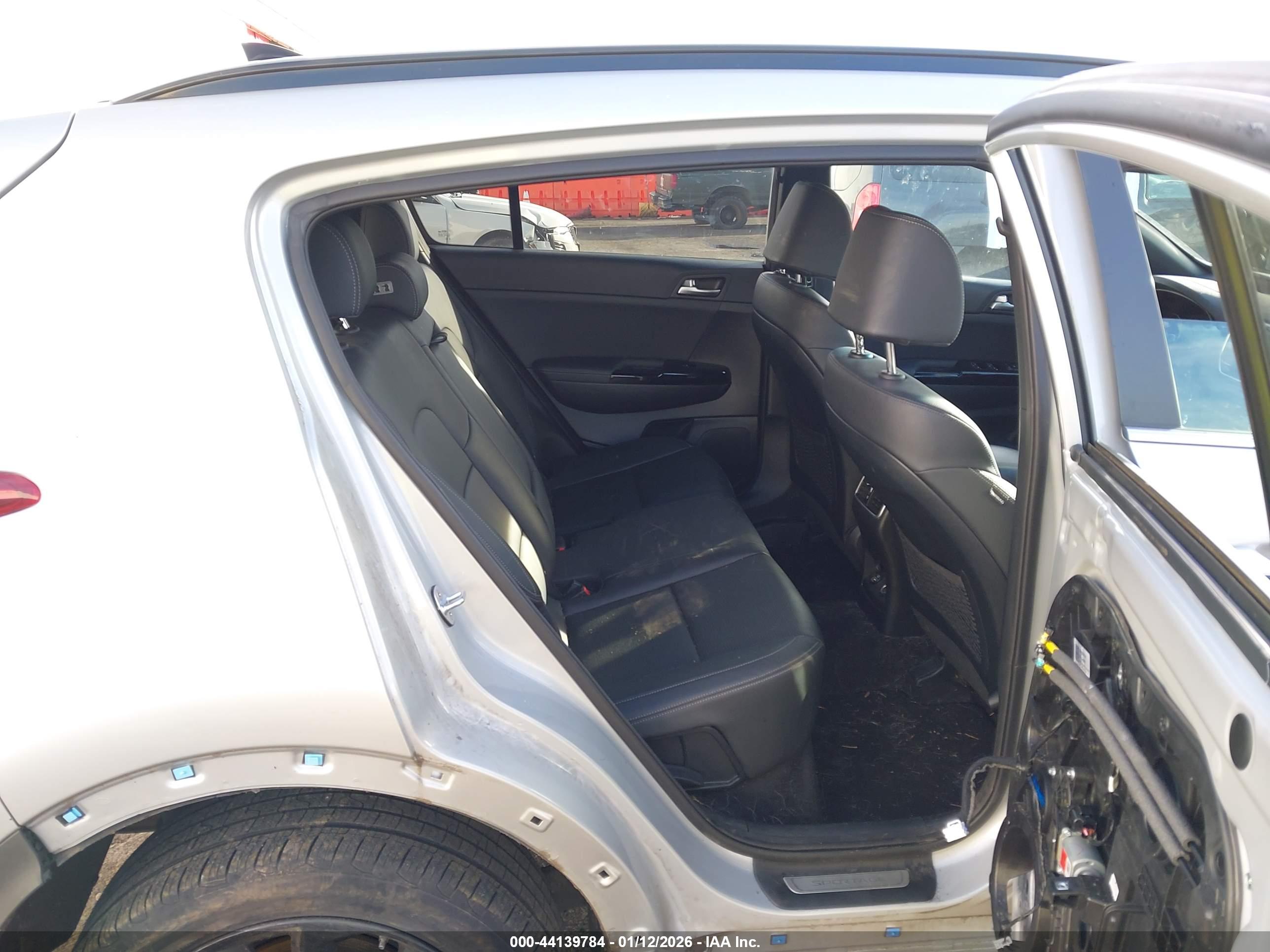 KIA SPORTAGE image 8