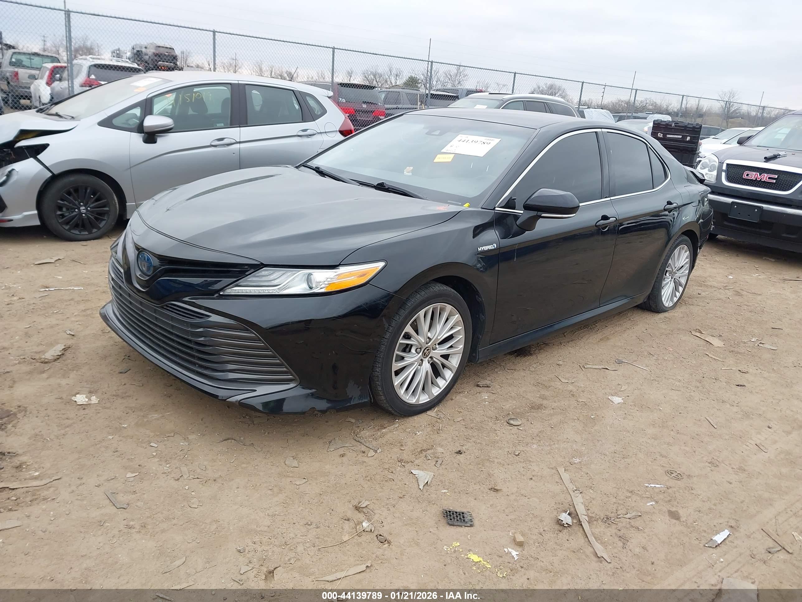 TOYOTA CAMRY image 2
