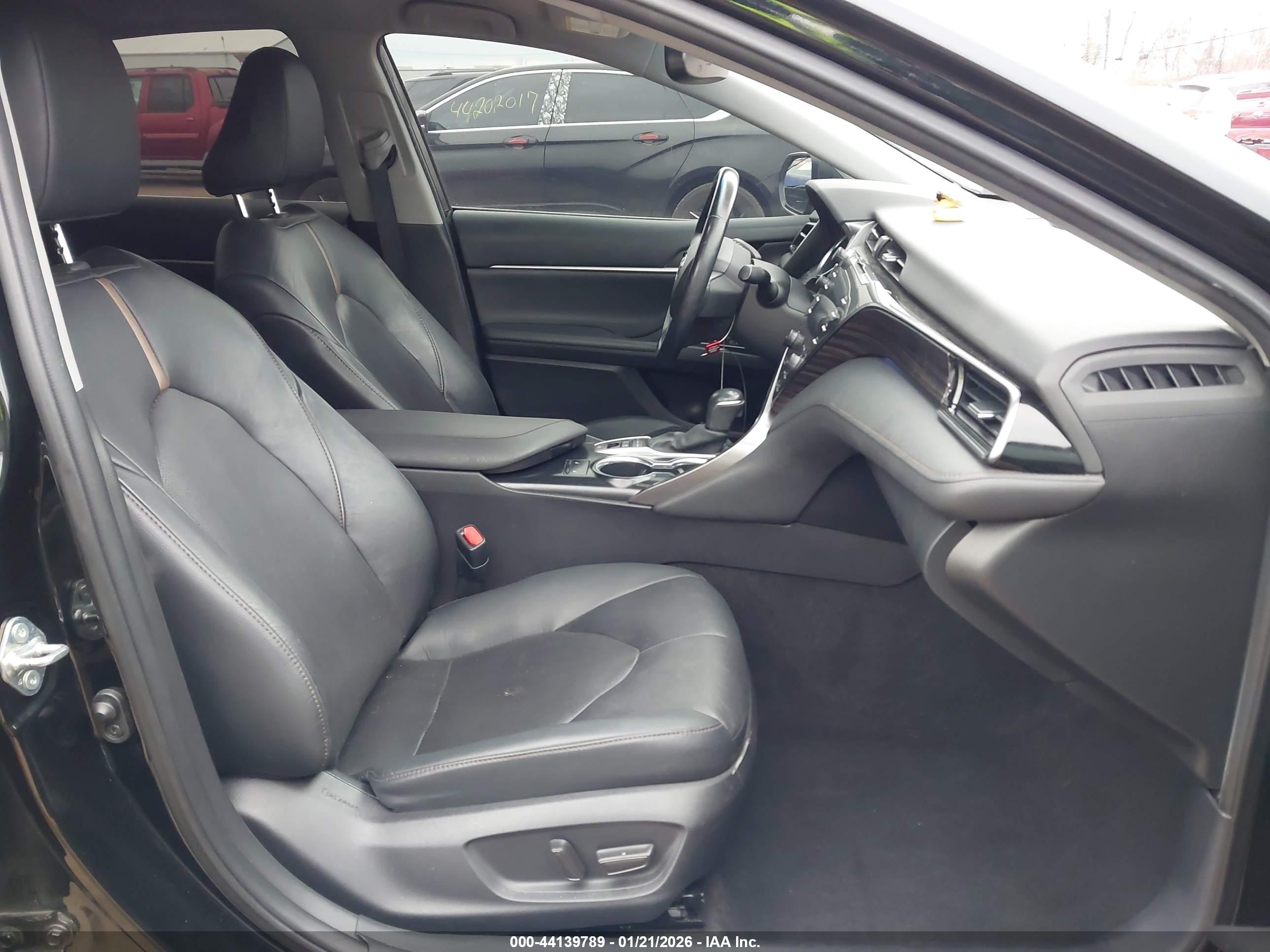 TOYOTA CAMRY image 5