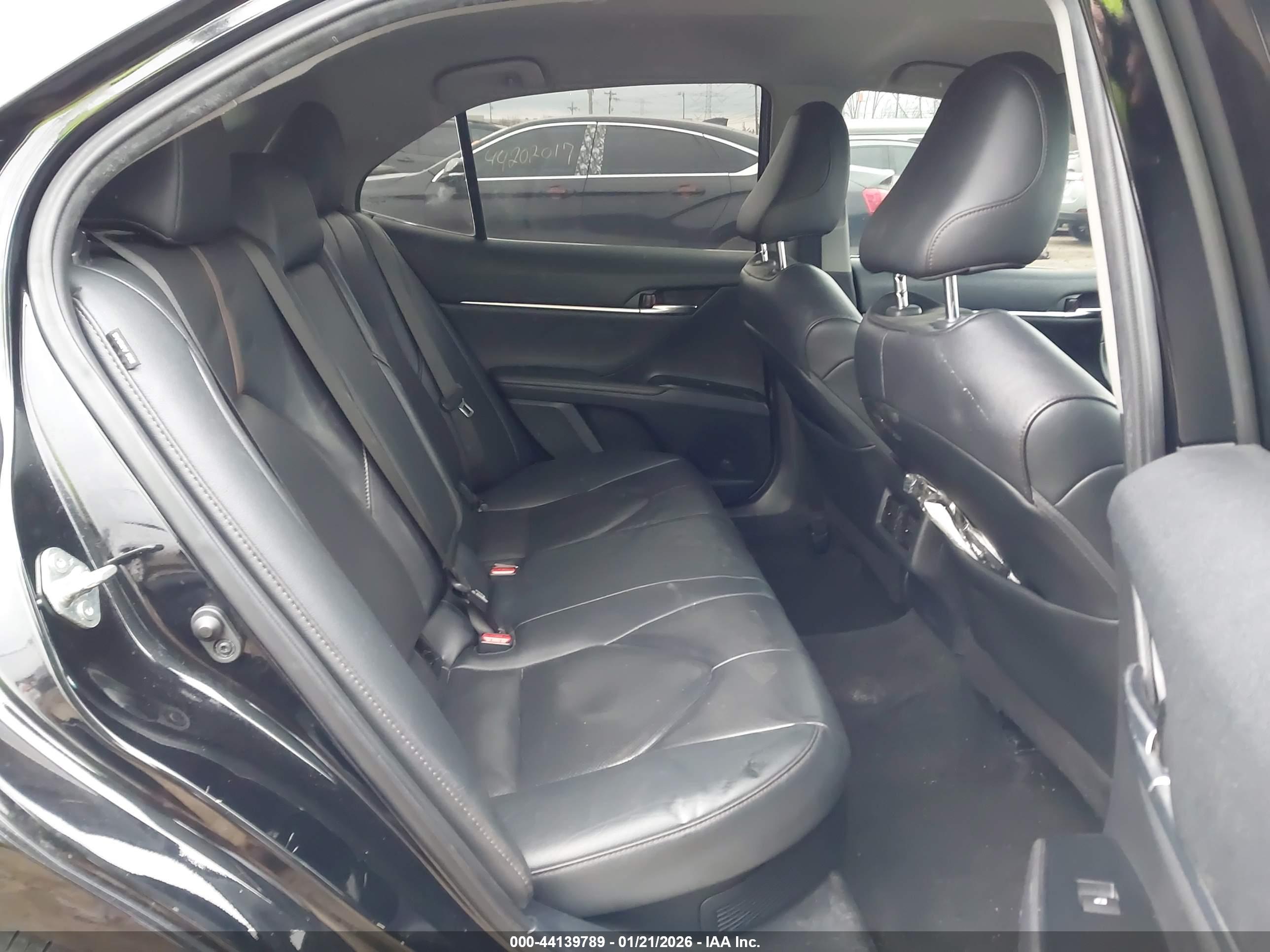TOYOTA CAMRY image 8