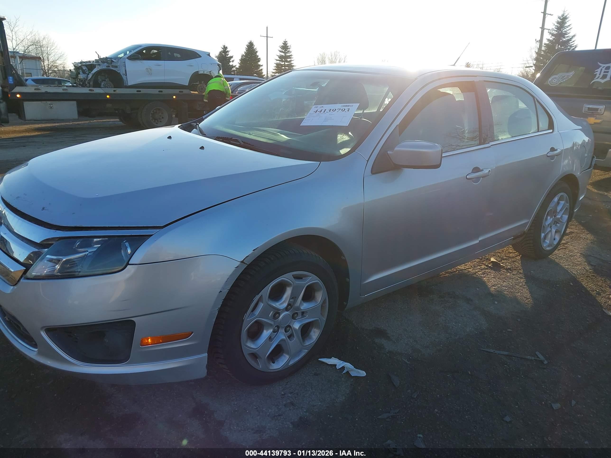 FORD FUSION image 2