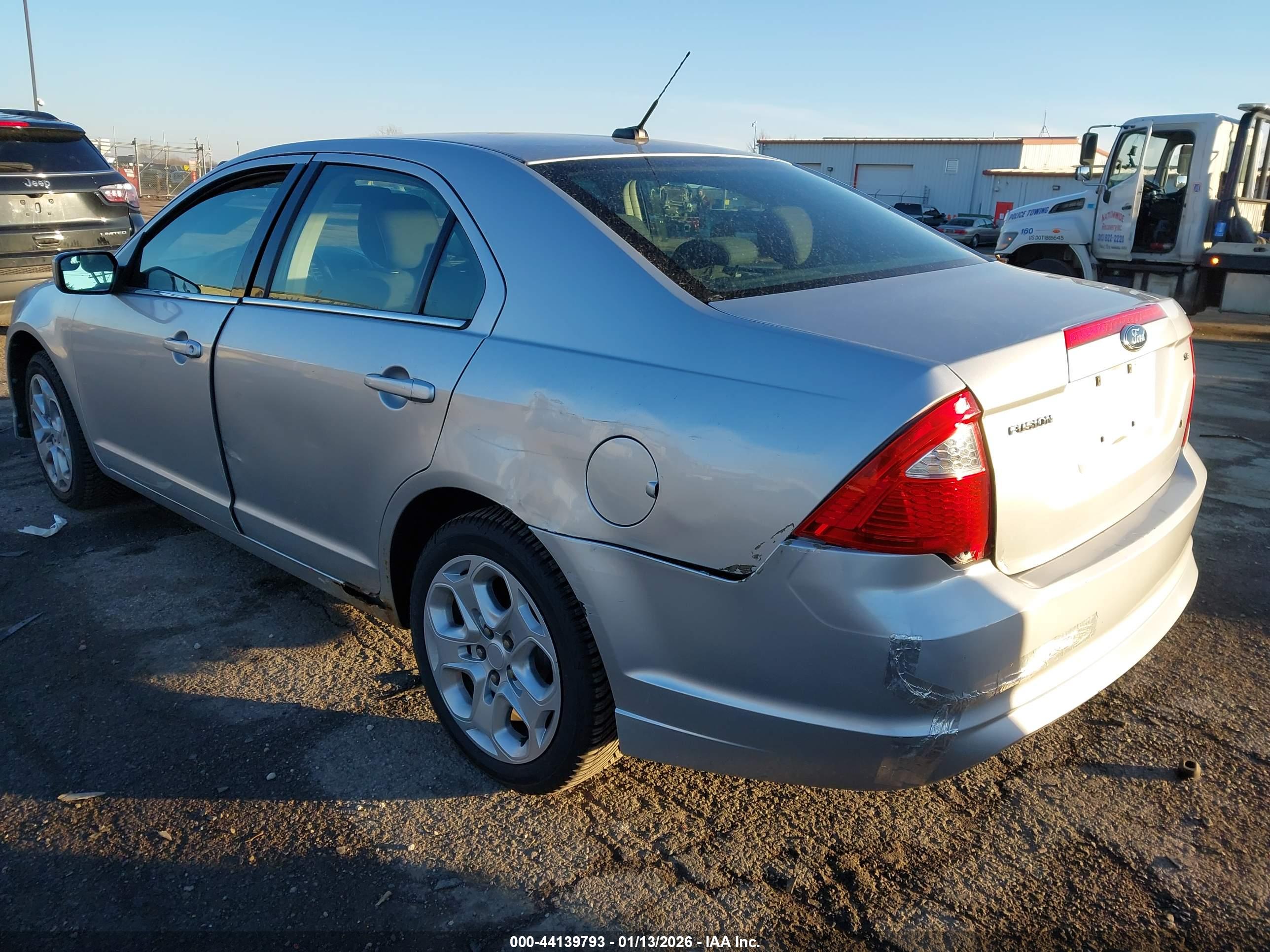 FORD FUSION image 3