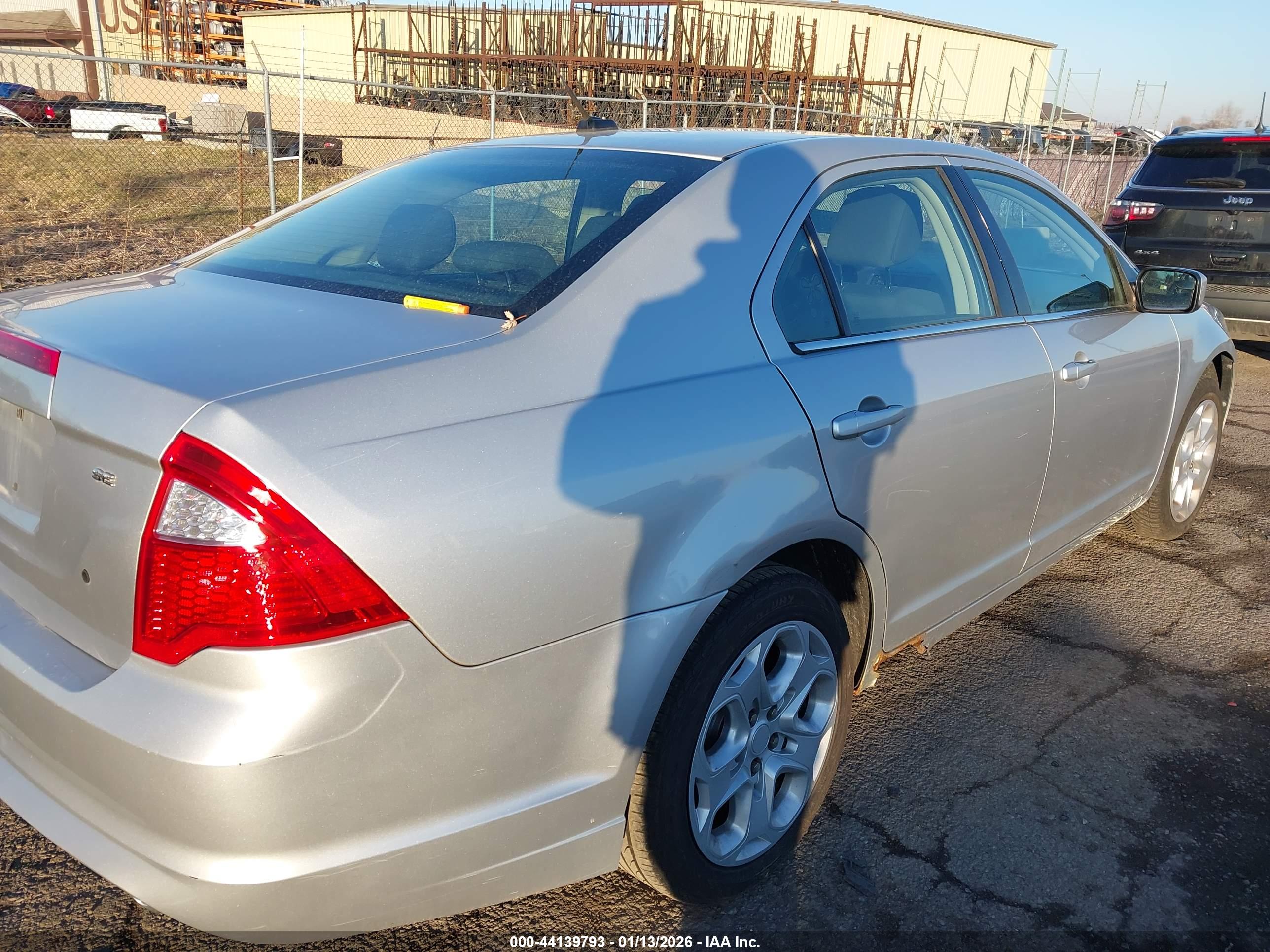 FORD FUSION image 4