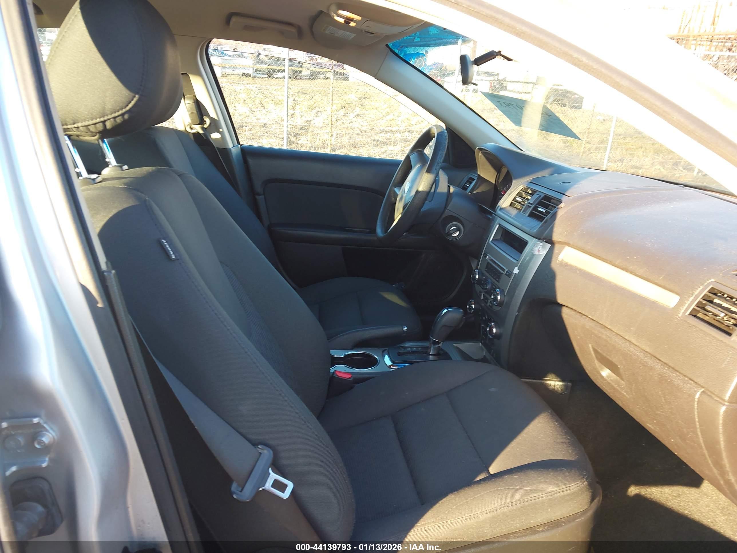 FORD FUSION image 5