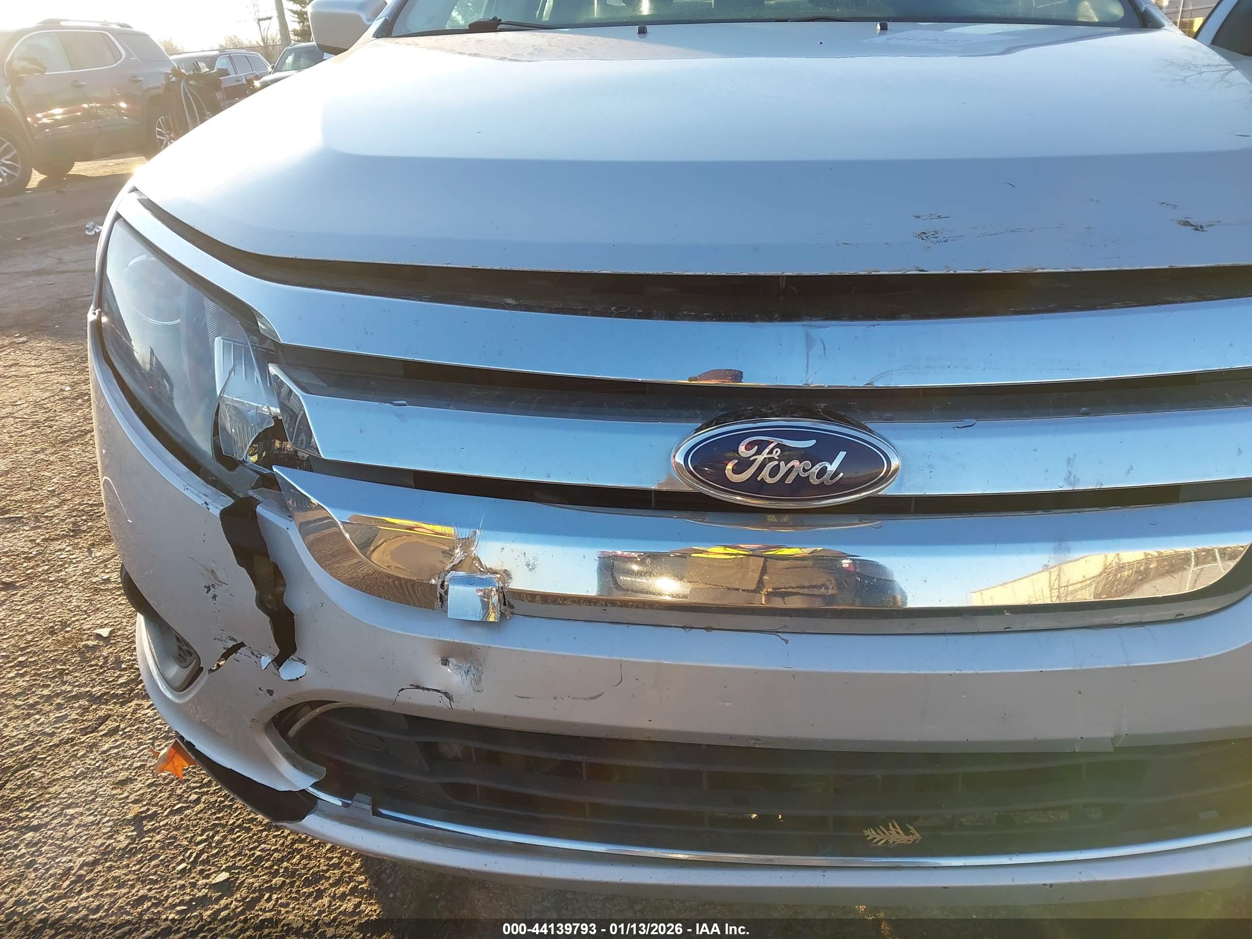 FORD FUSION image 6