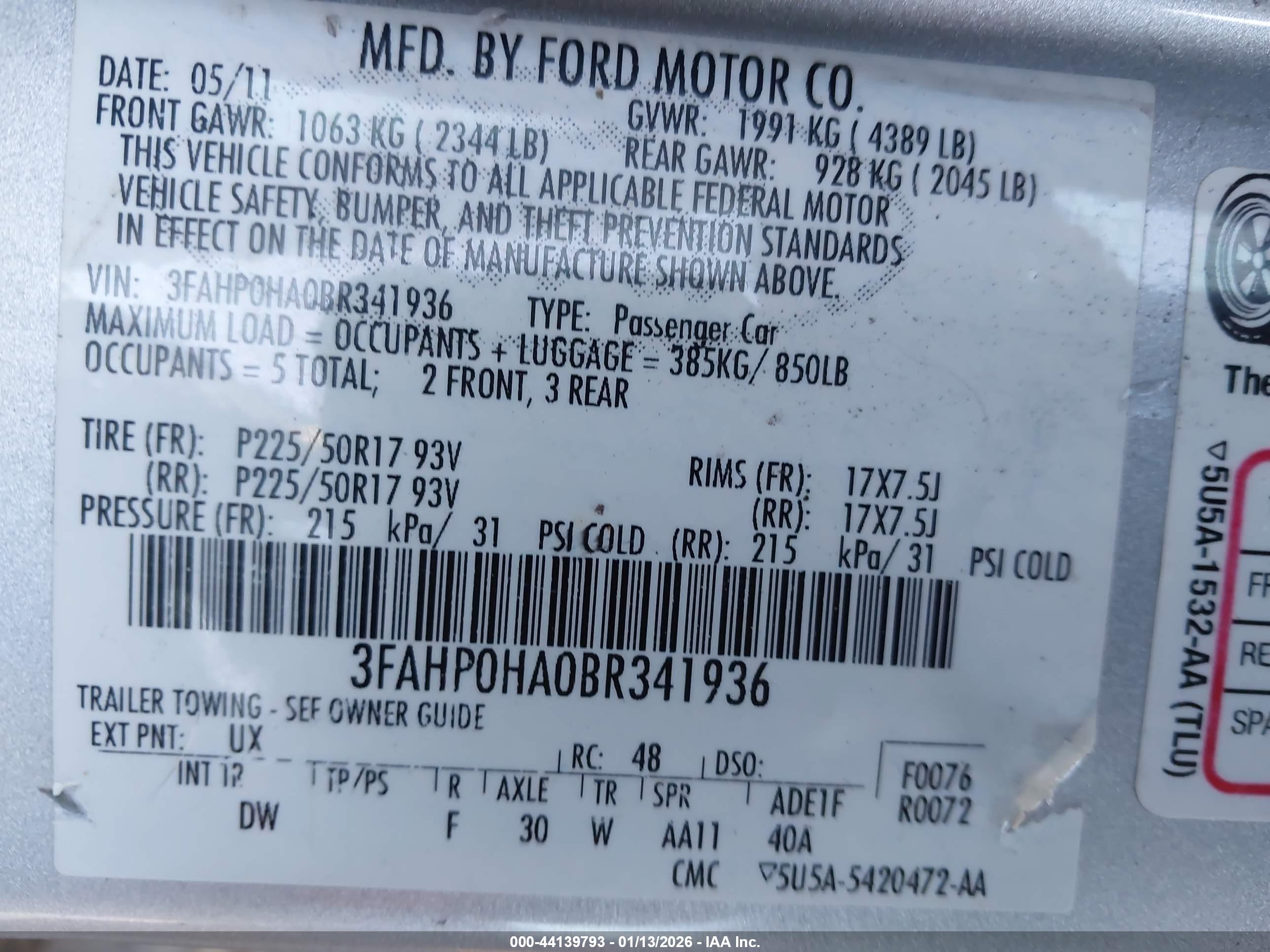 FORD FUSION image 9