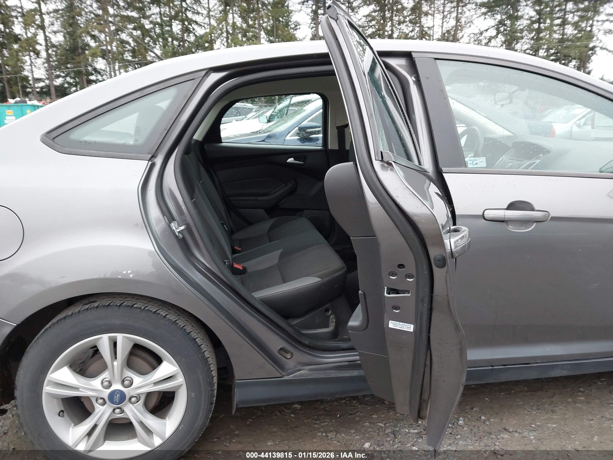 FORD FOCUS image 8