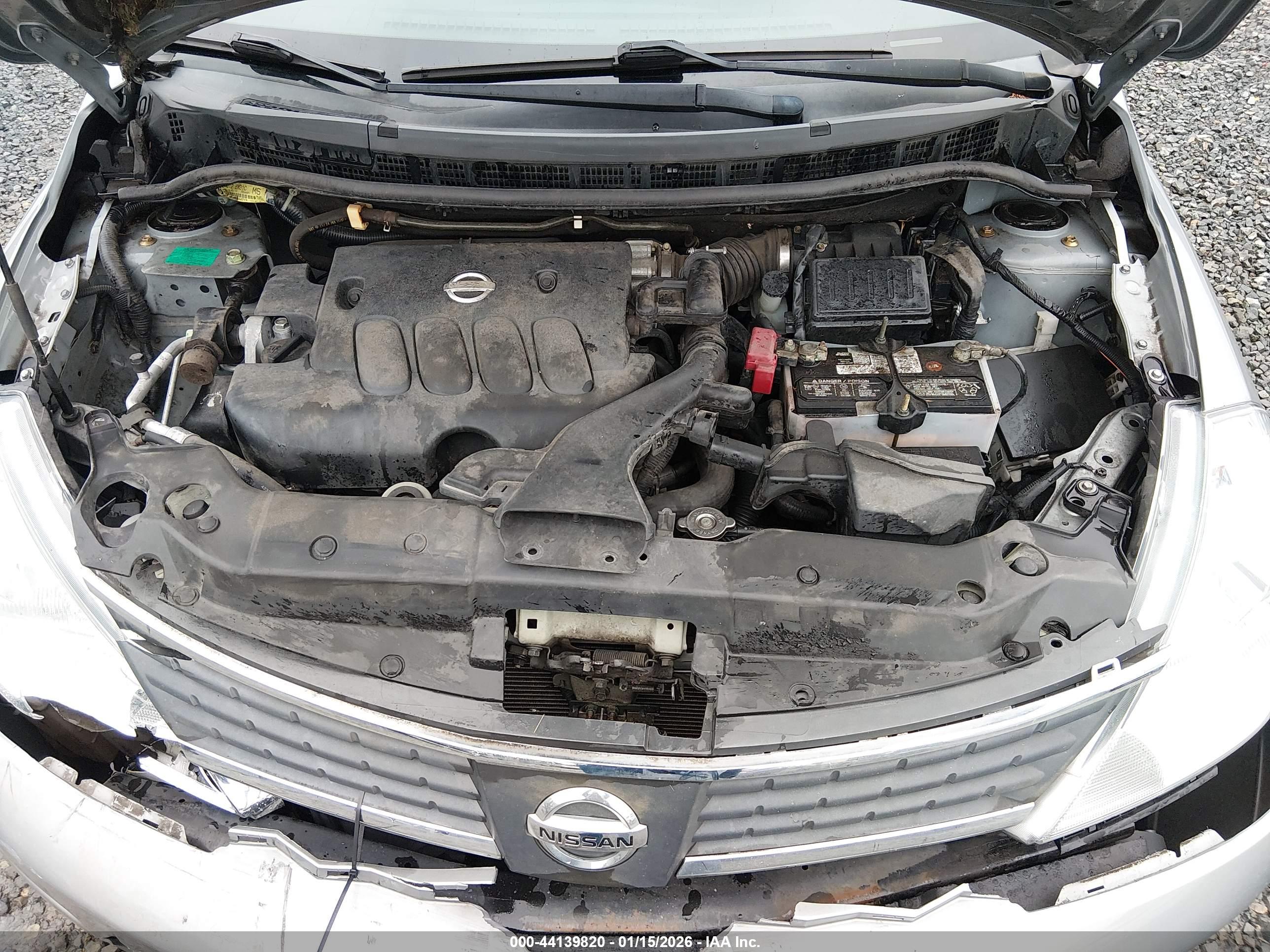 NISSAN VERSA image 10