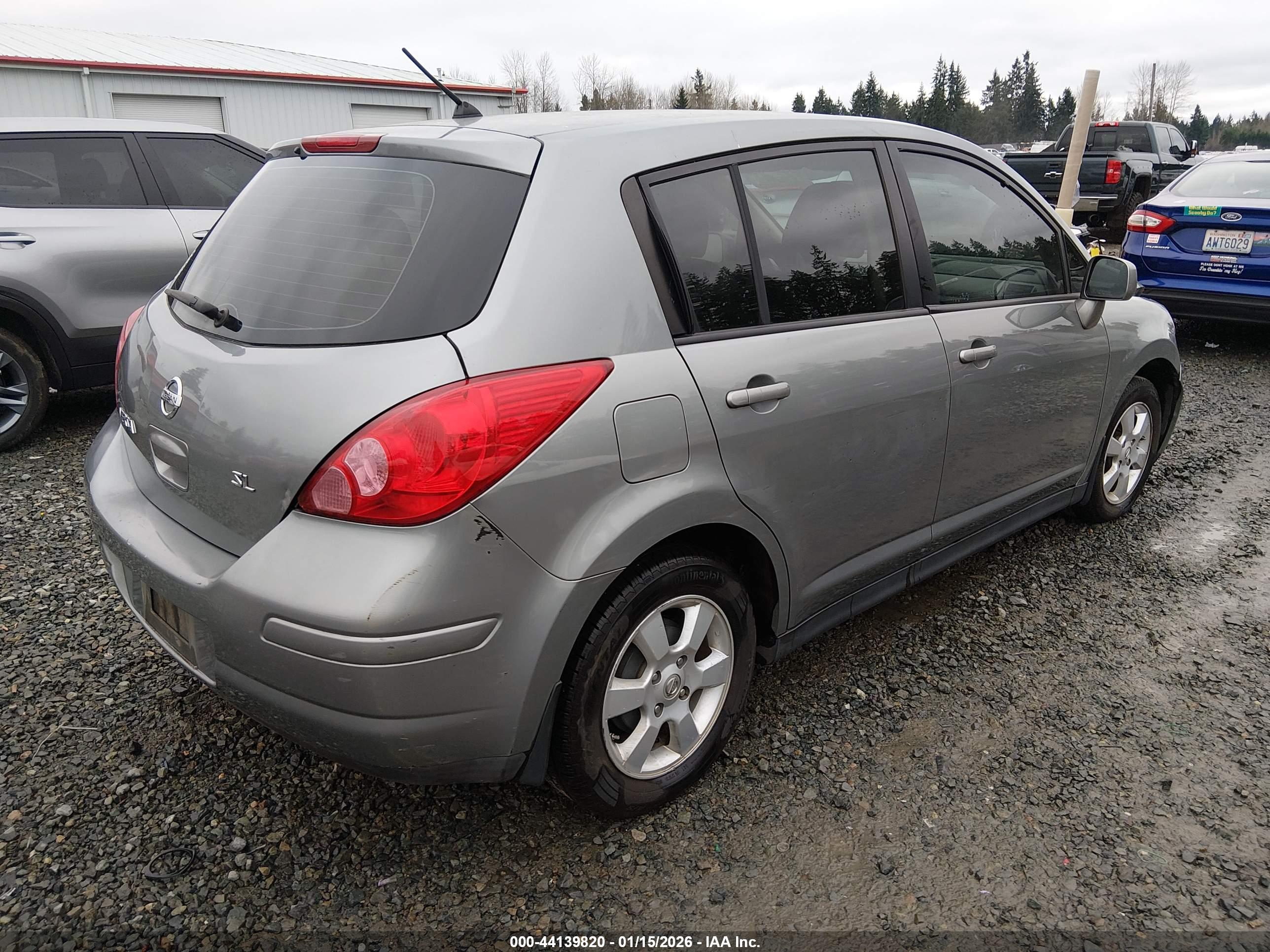 NISSAN VERSA image 4