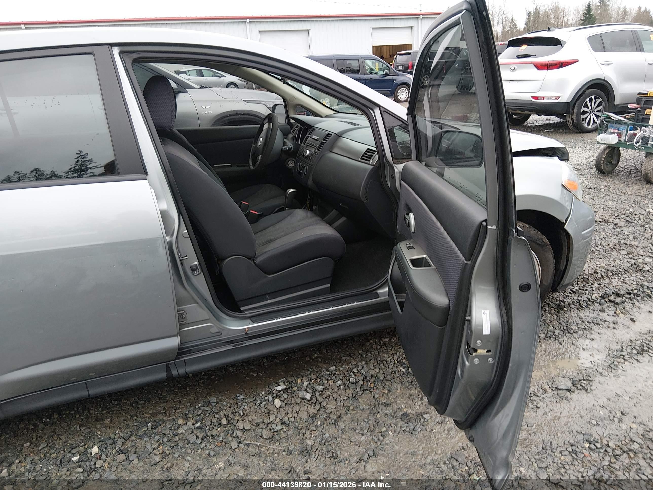 NISSAN VERSA image 5