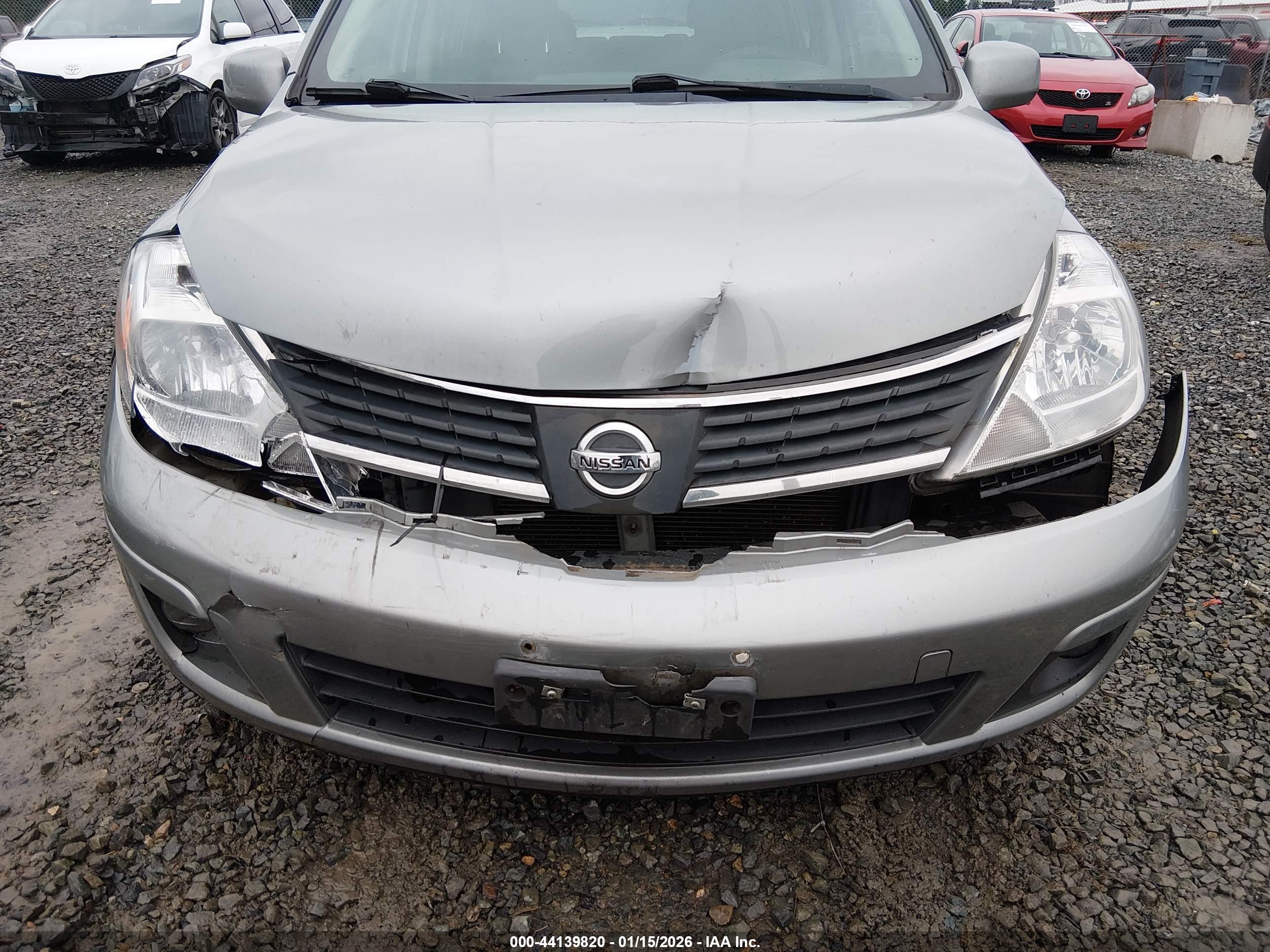 NISSAN VERSA image 6