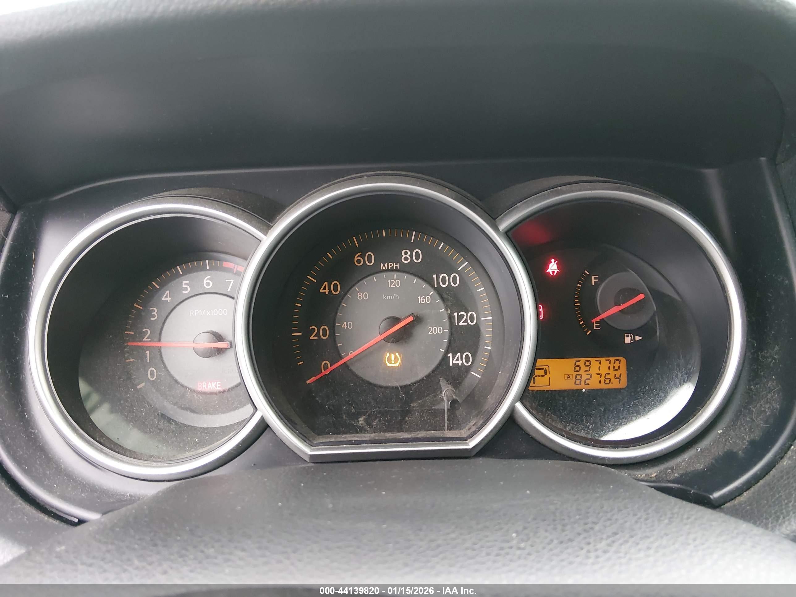 NISSAN VERSA image 7