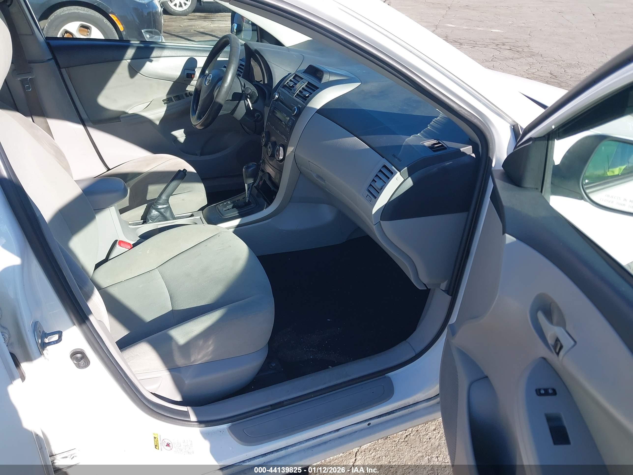 TOYOTA COROLLA image 5