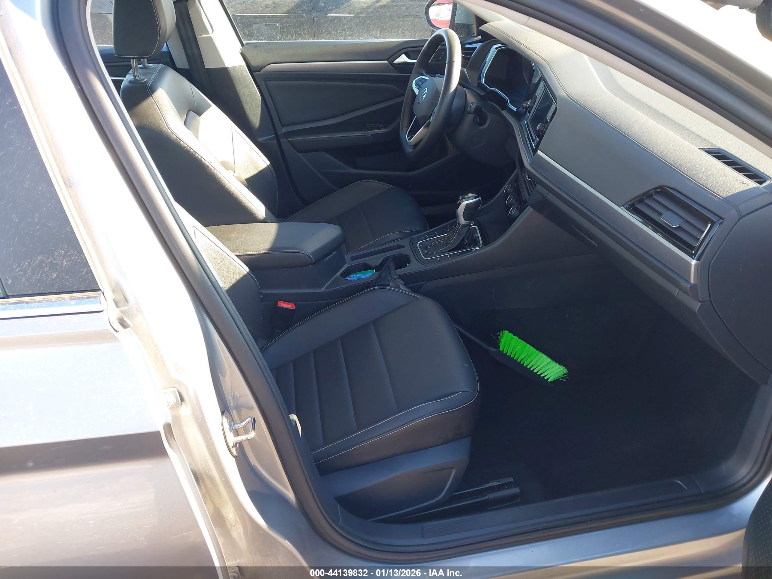 VOLKSWAGEN JETTA image 5